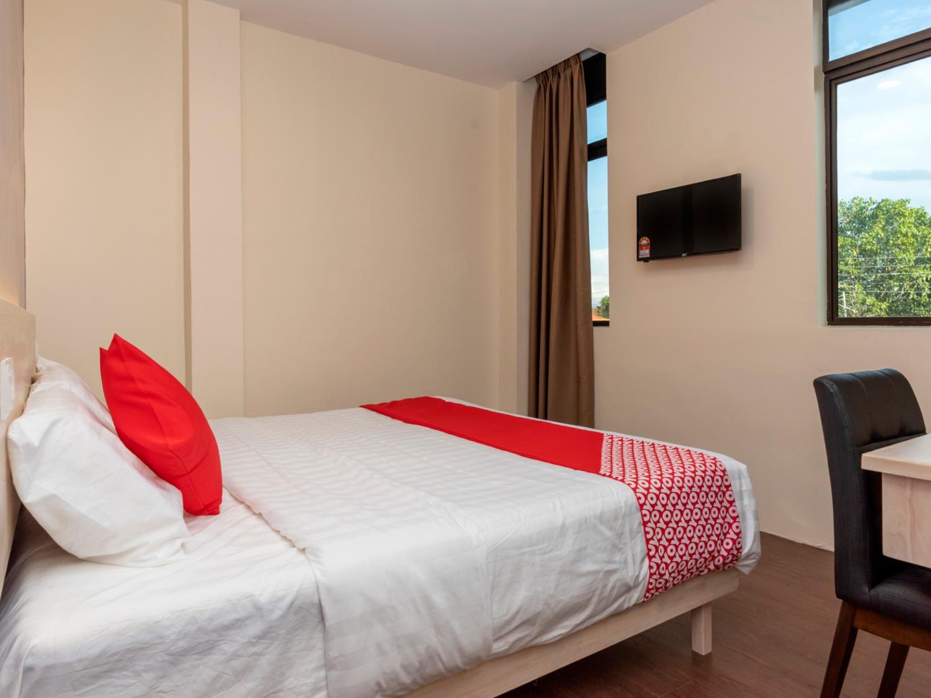 Deluxe King Room - Photo 3