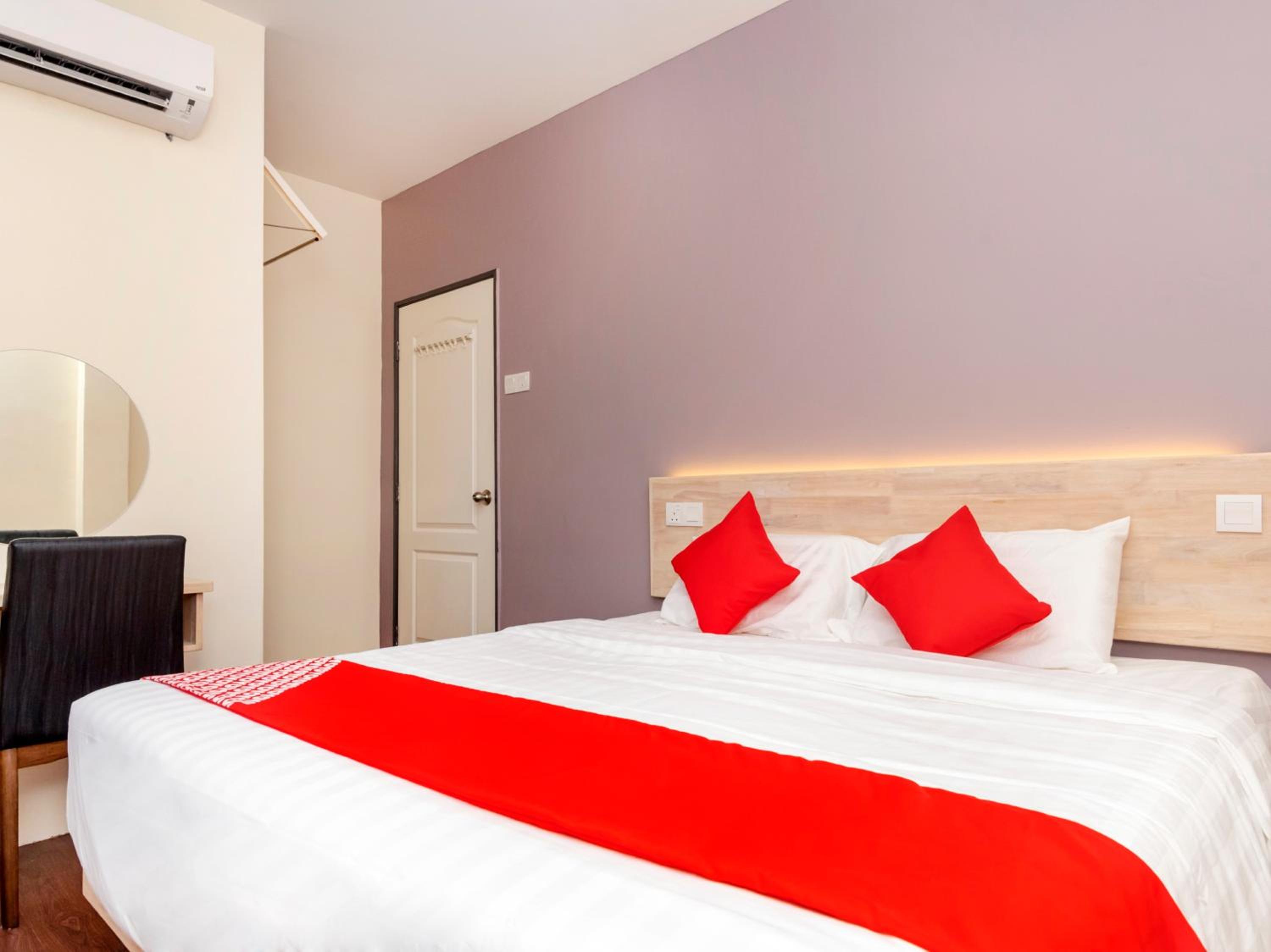 Deluxe King Room - Photo 1