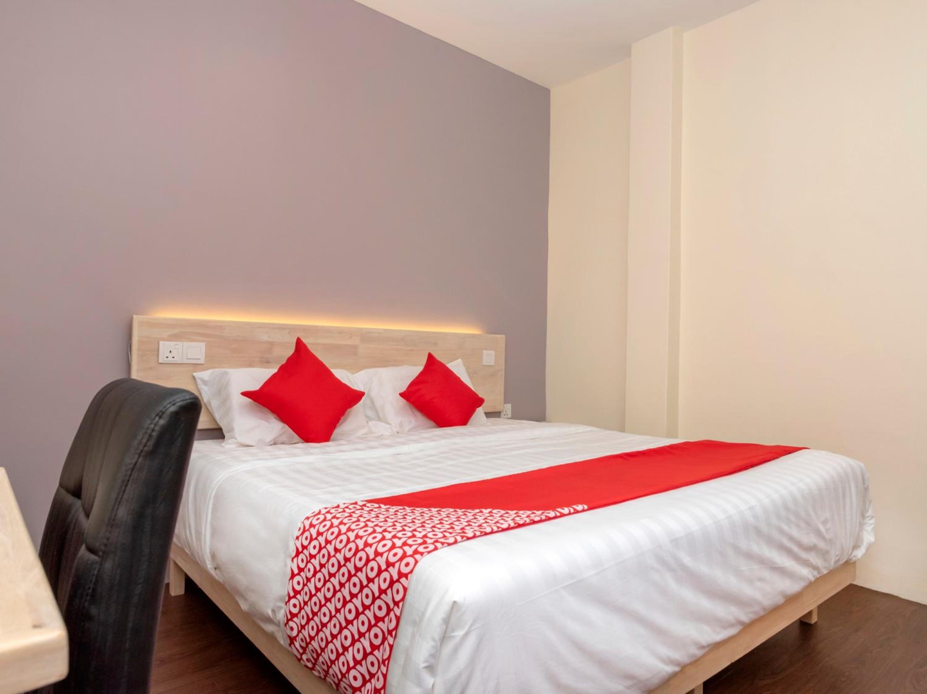 Deluxe King Room - Photo 2