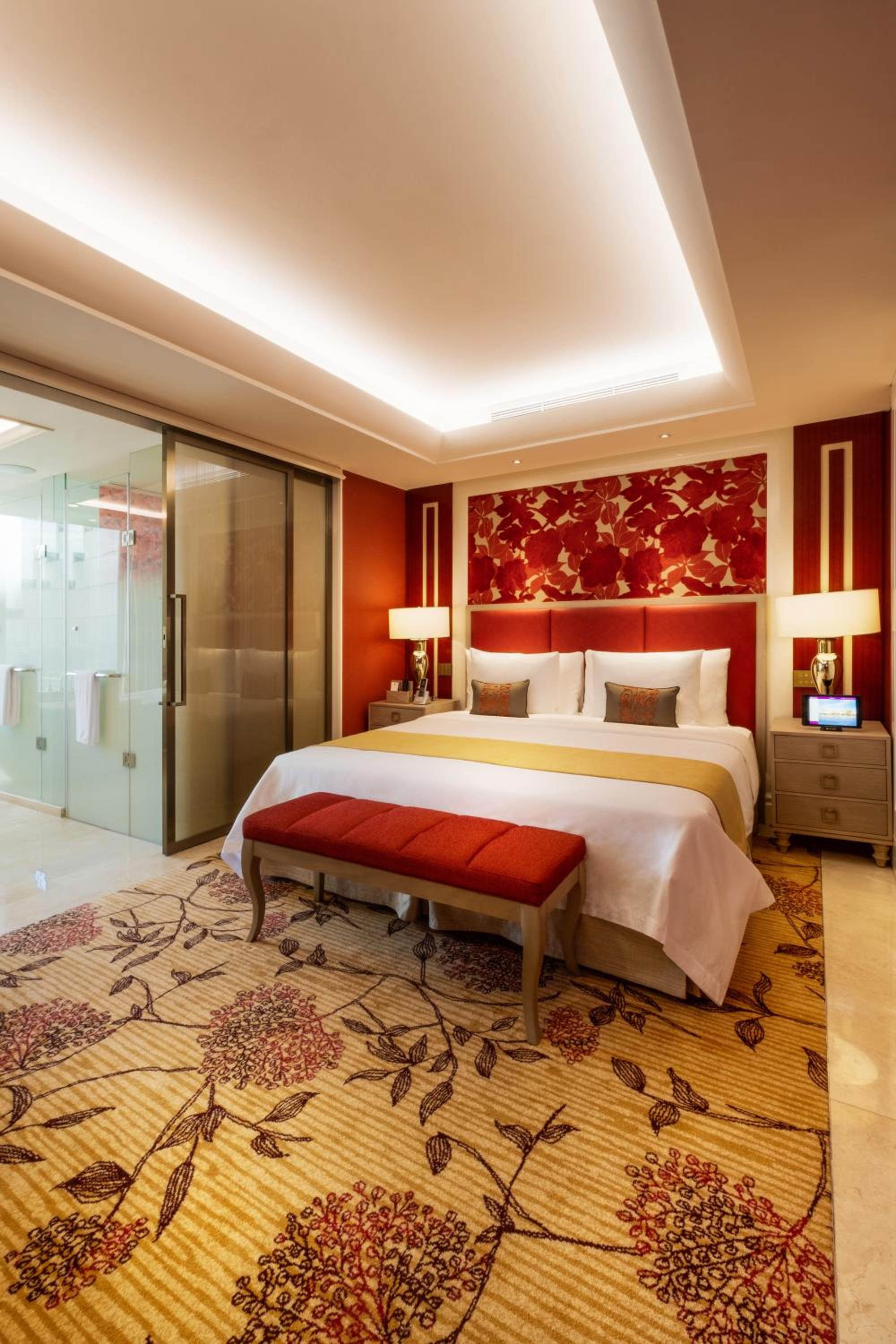Grand Deluxe King Room - Photo 1