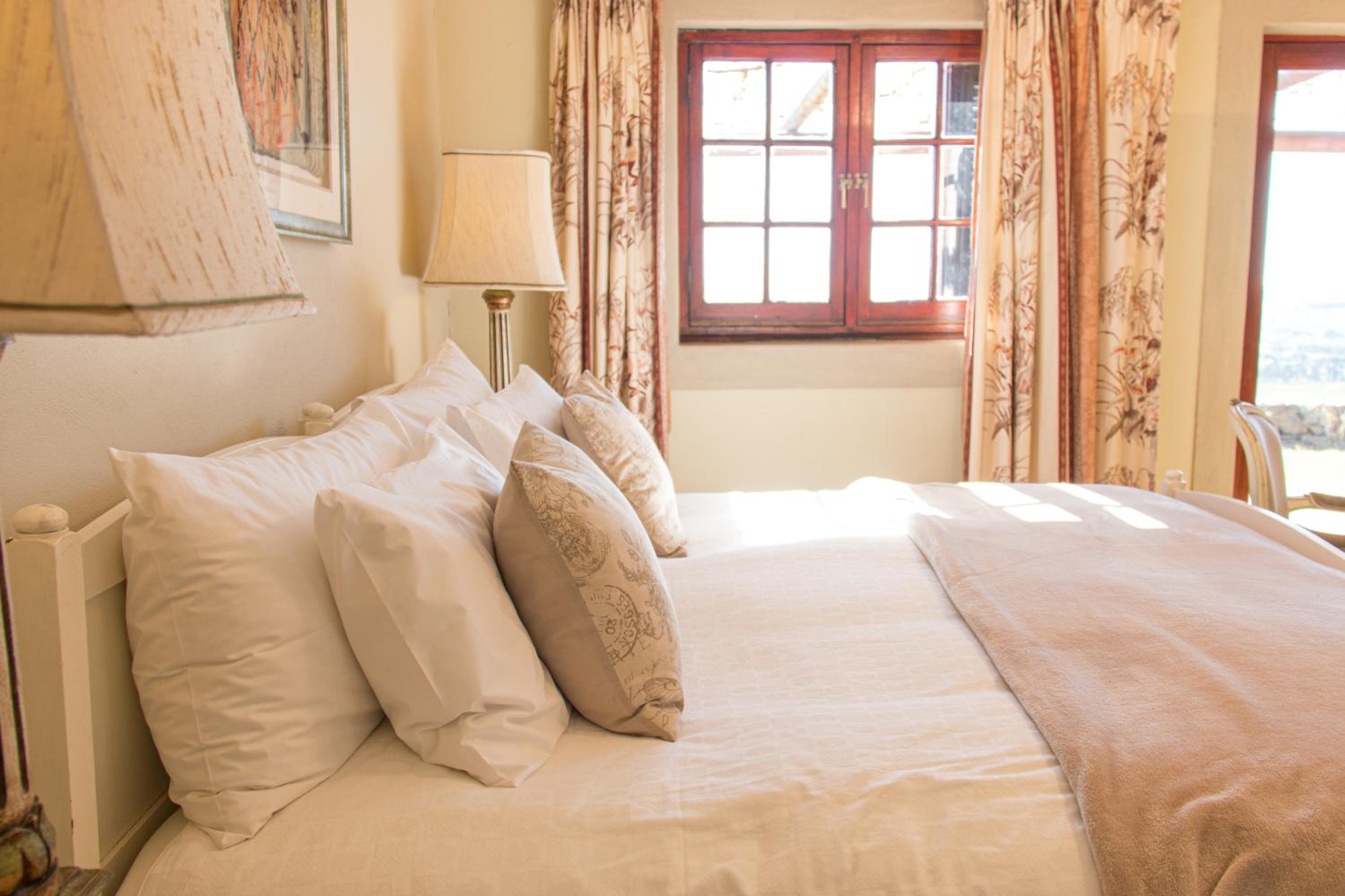 Double or Twin Room with View - Photo 4