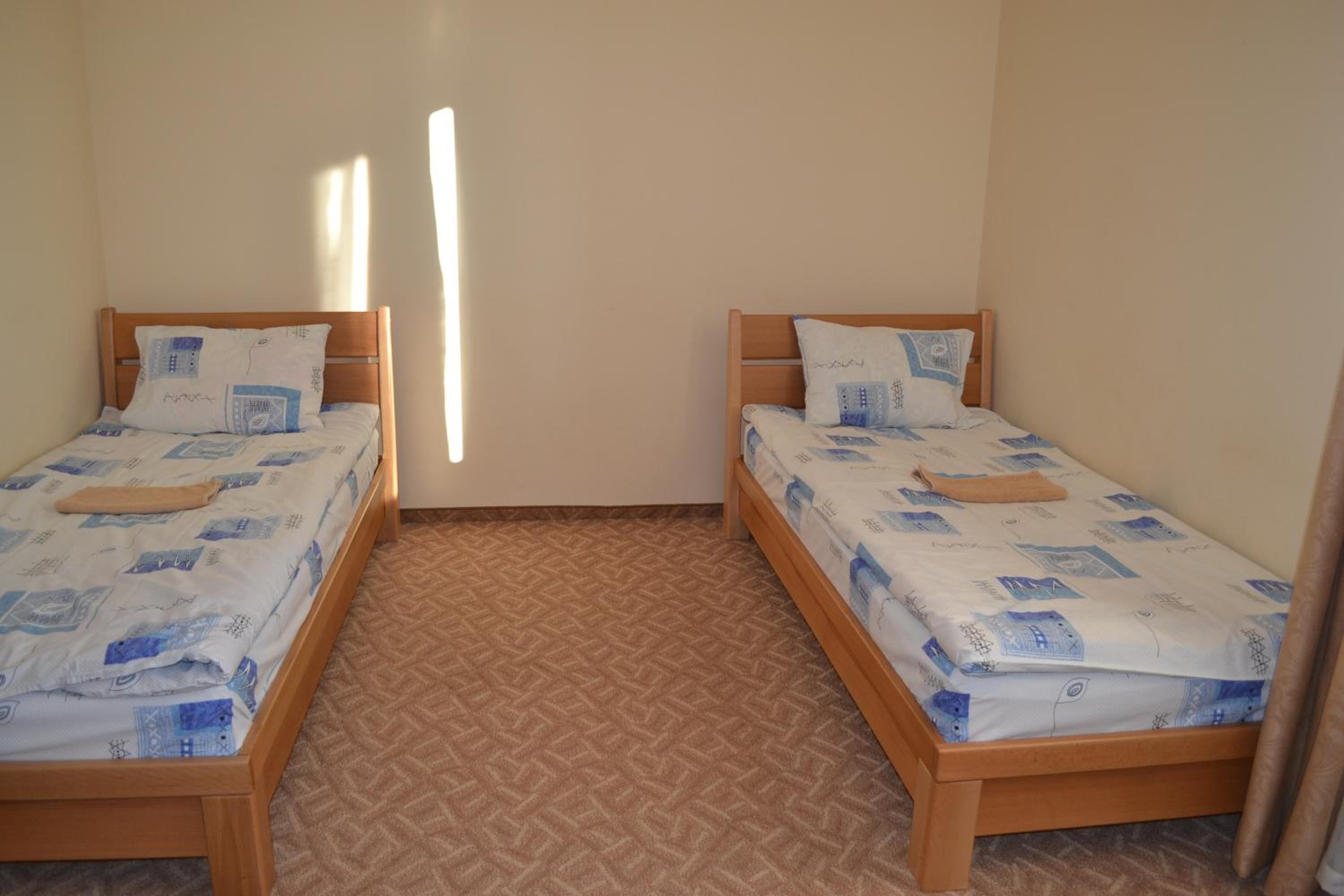 Economy Twin Room photo 2