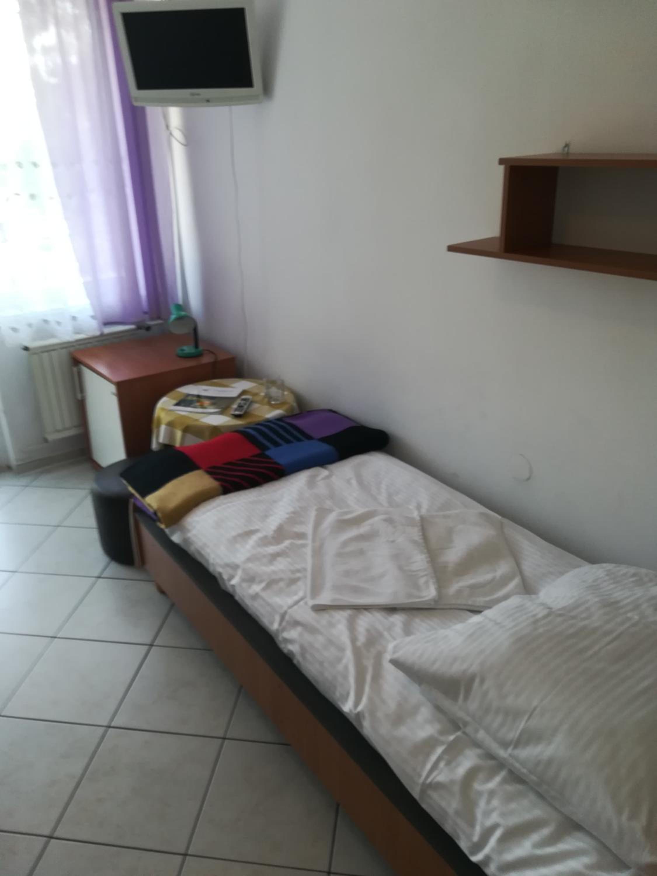 Twin Room with Extra Bed - Photo 1