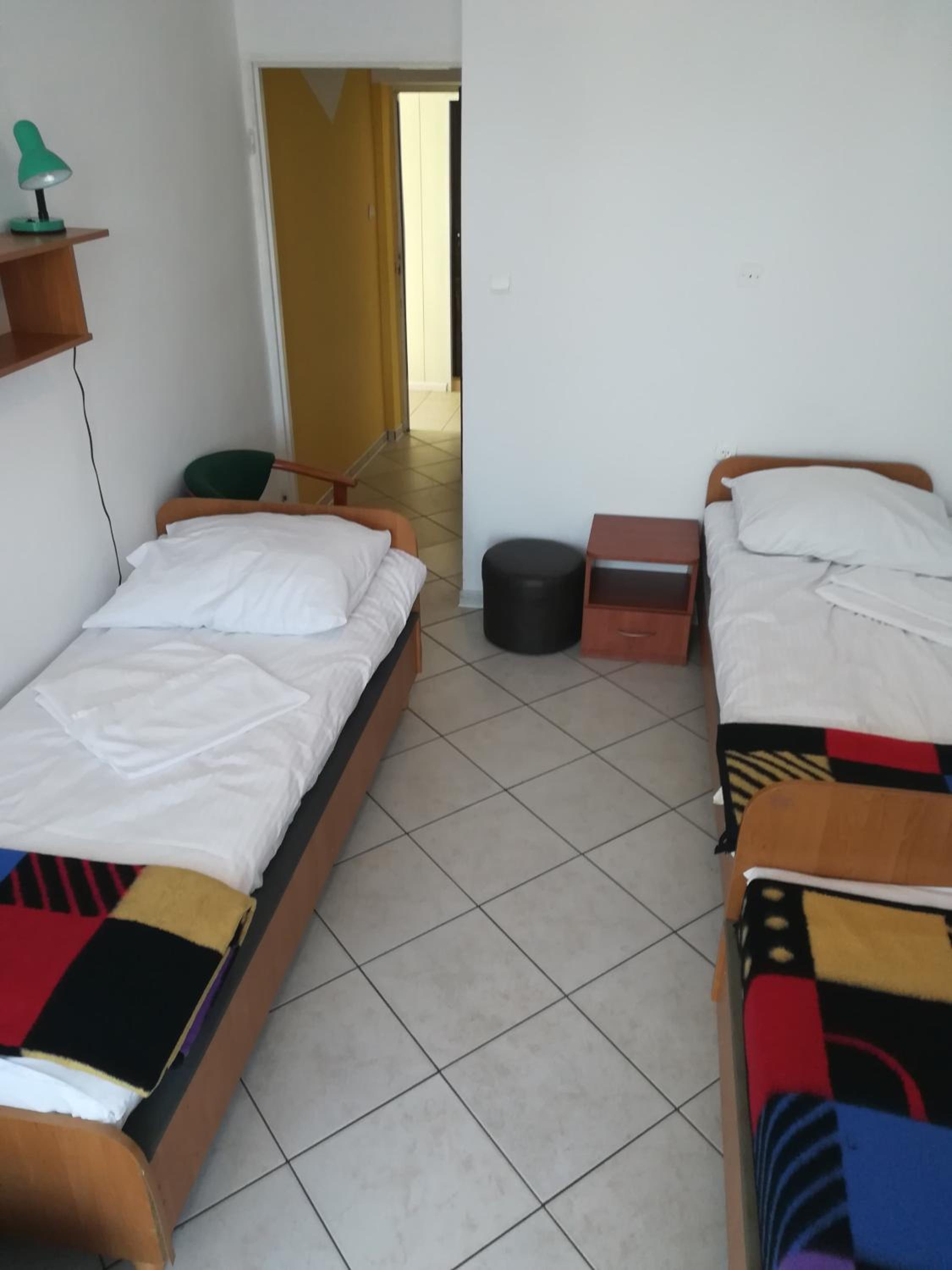 Twin Room with Extra Bed - Photo 5