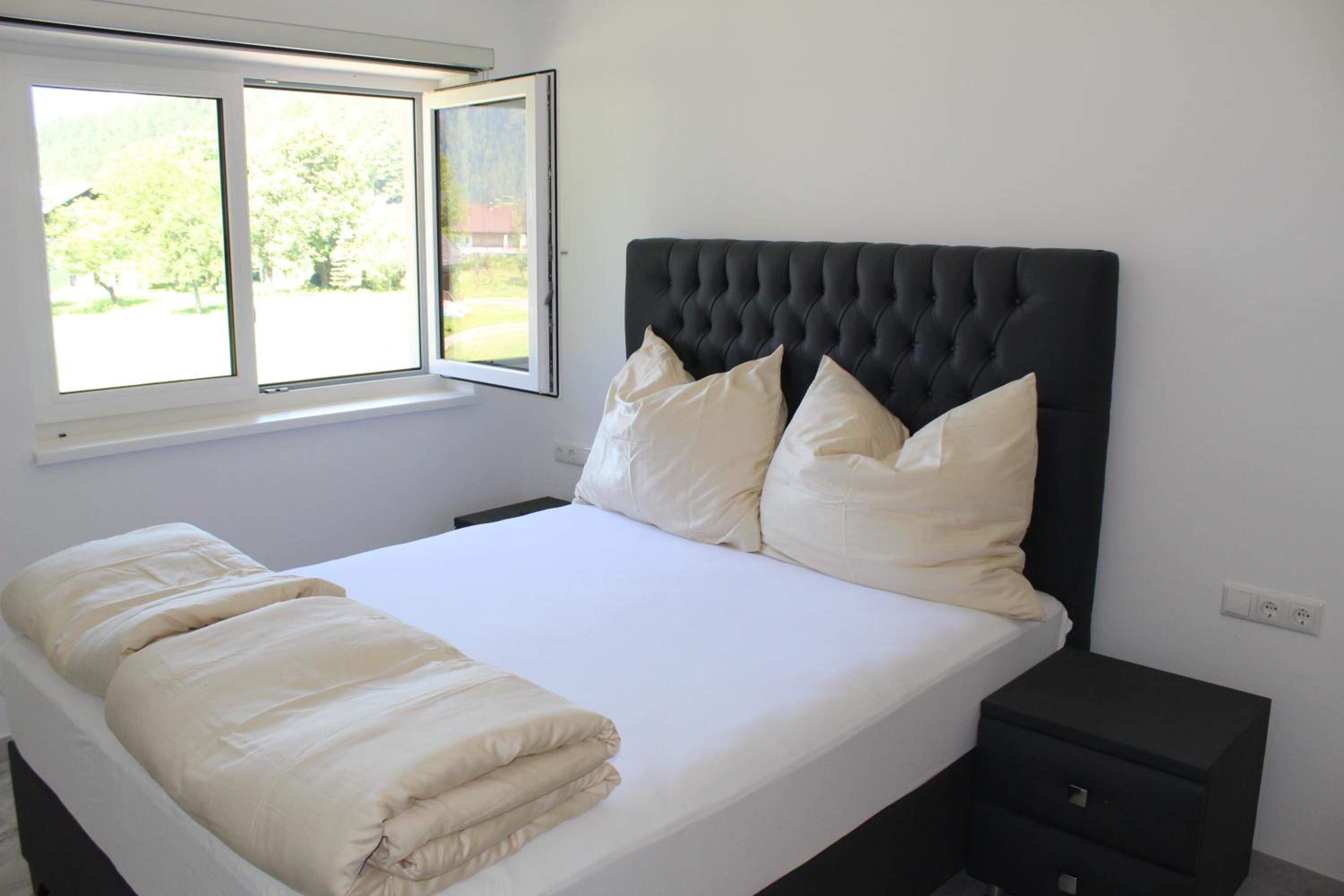 Deluxe Double Room with Shower - Photo 1