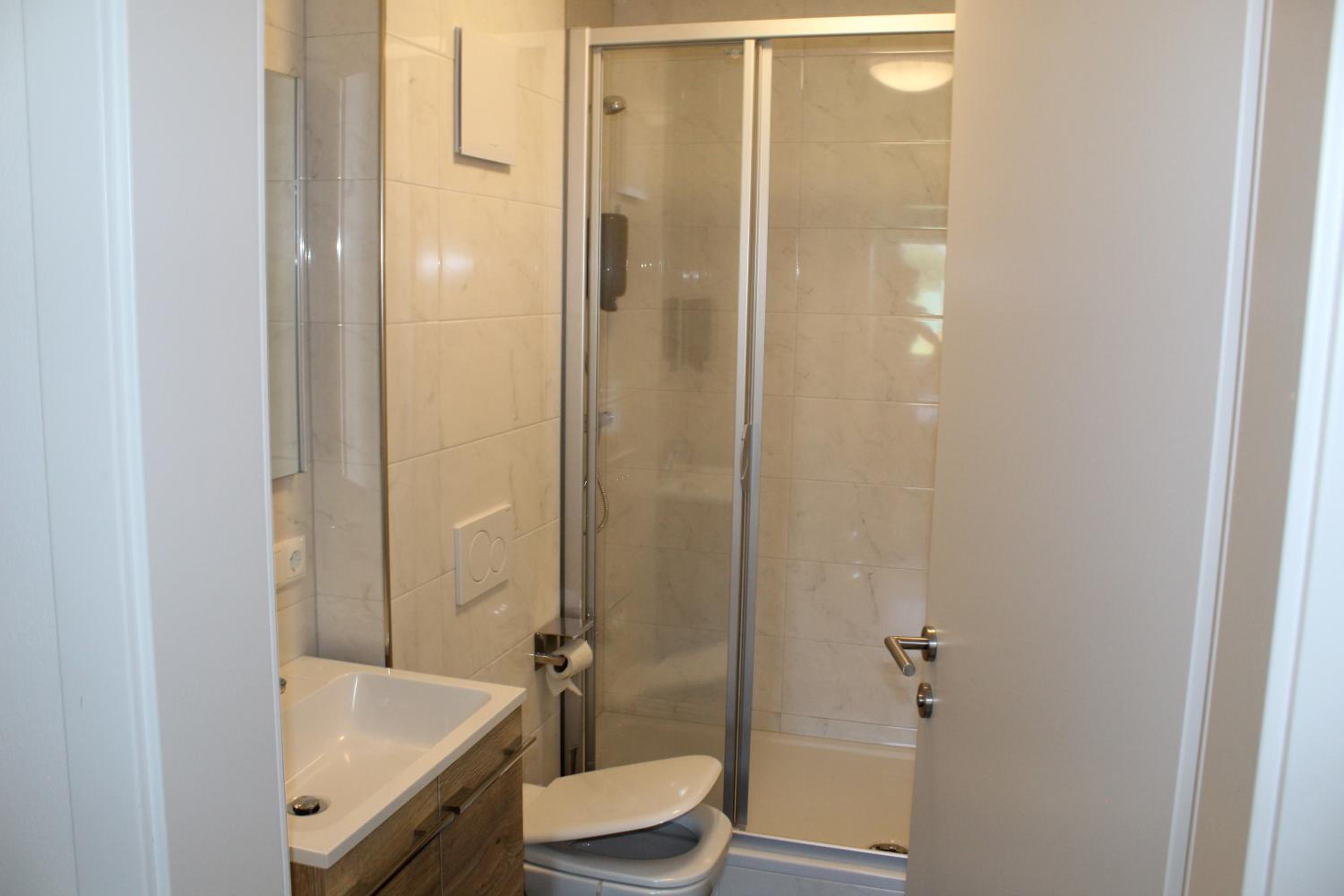 Deluxe Double Room with Shower - Photo 2