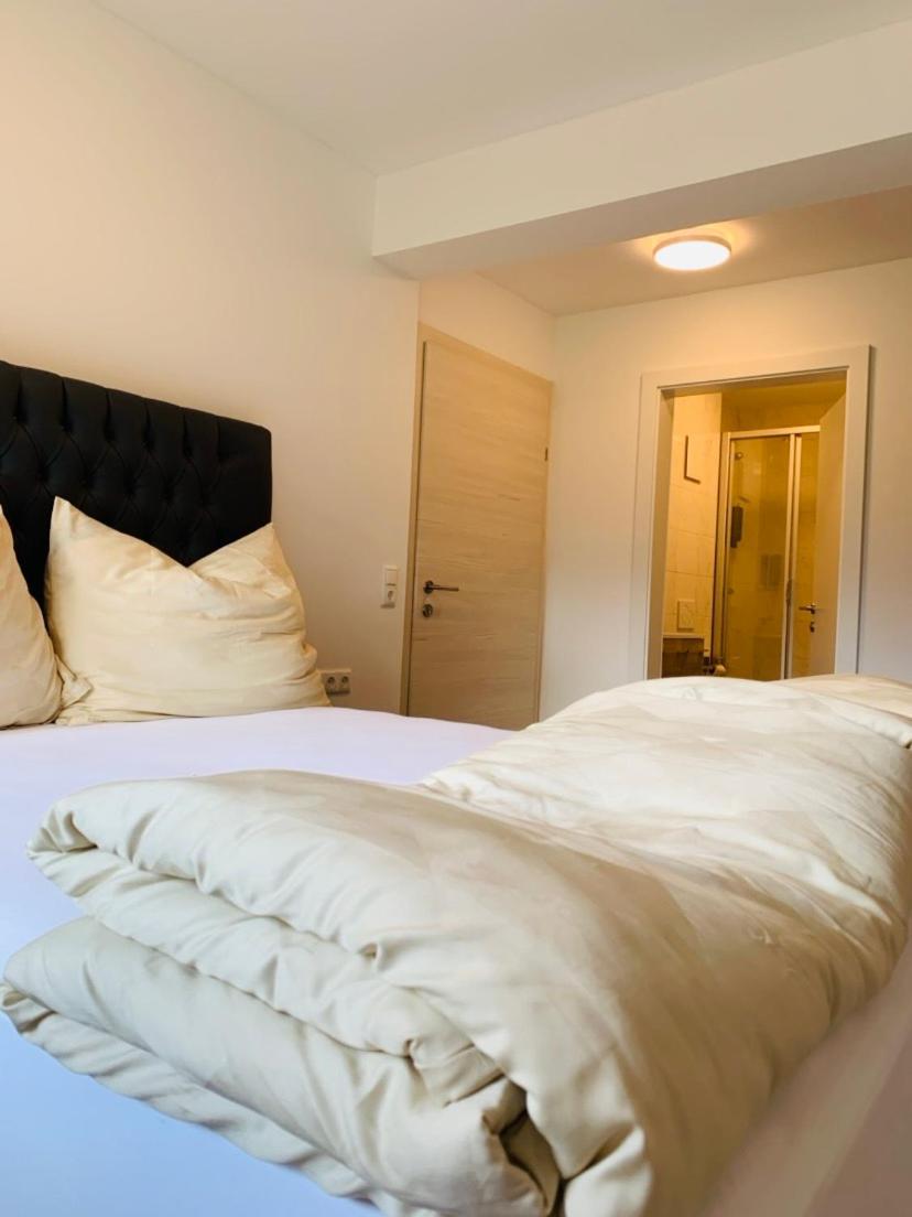 Deluxe Double Room with Shower - Photo 3