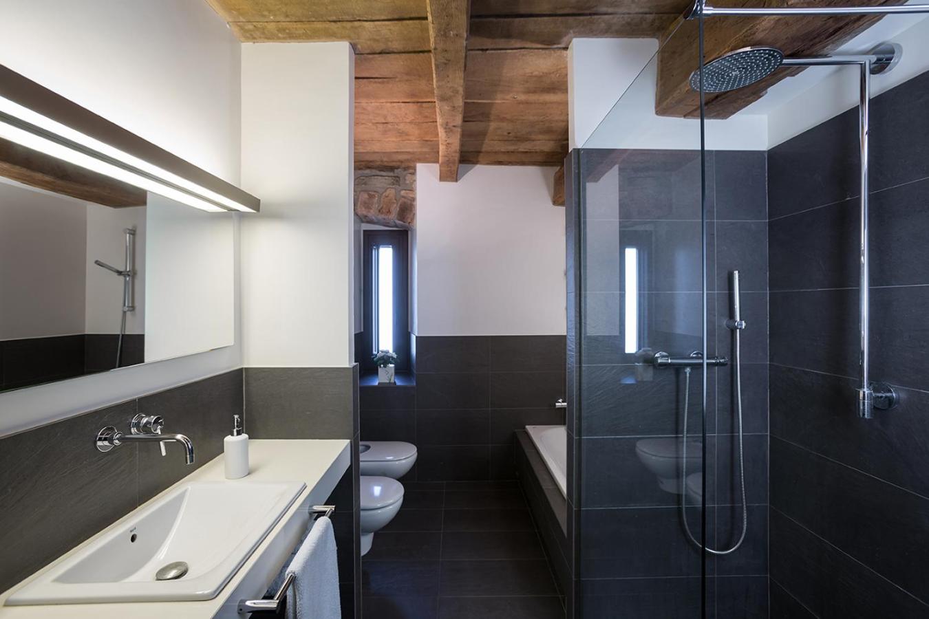 Four-Bedroom House photo 2