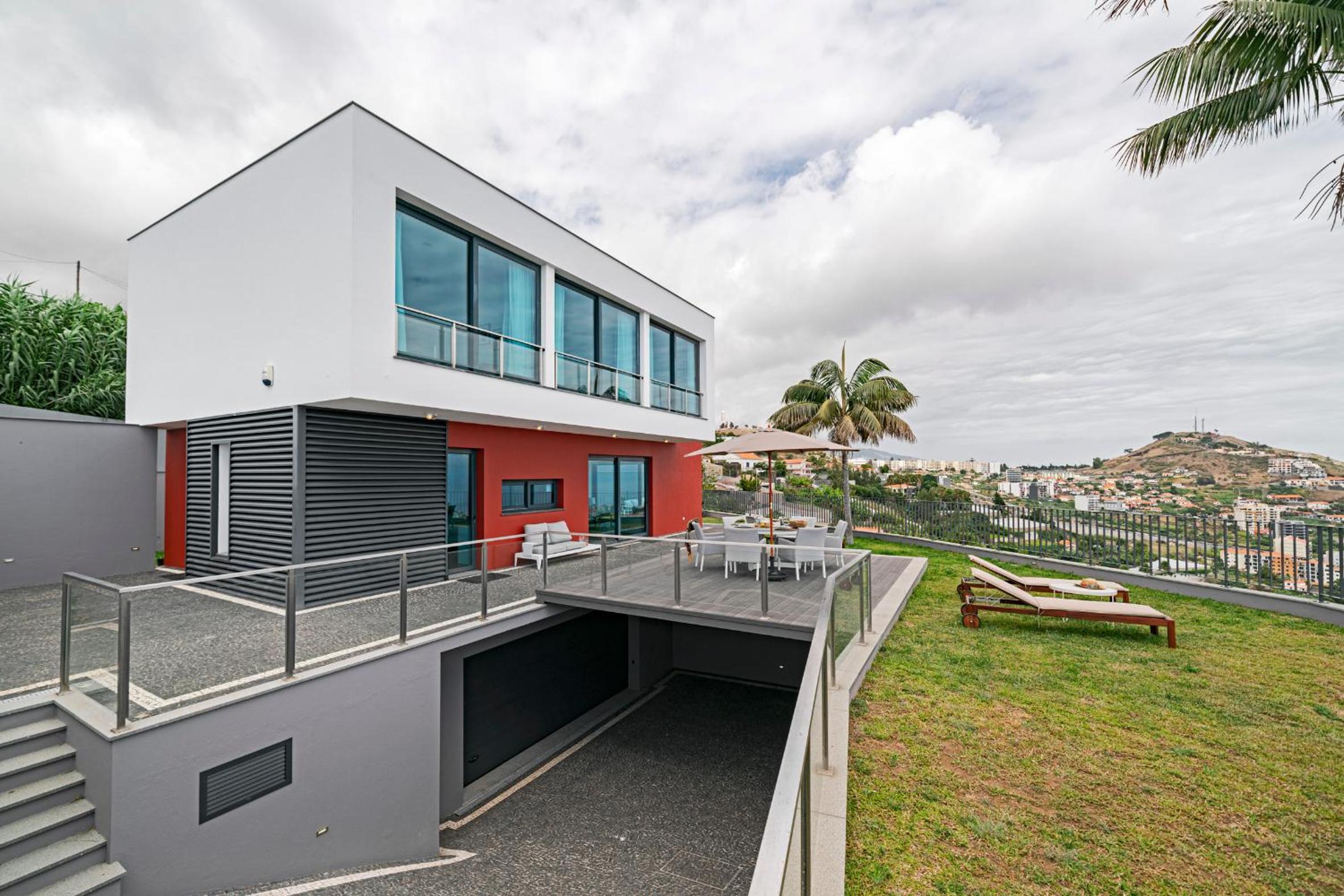 Three-Bedroom Villa photo 2