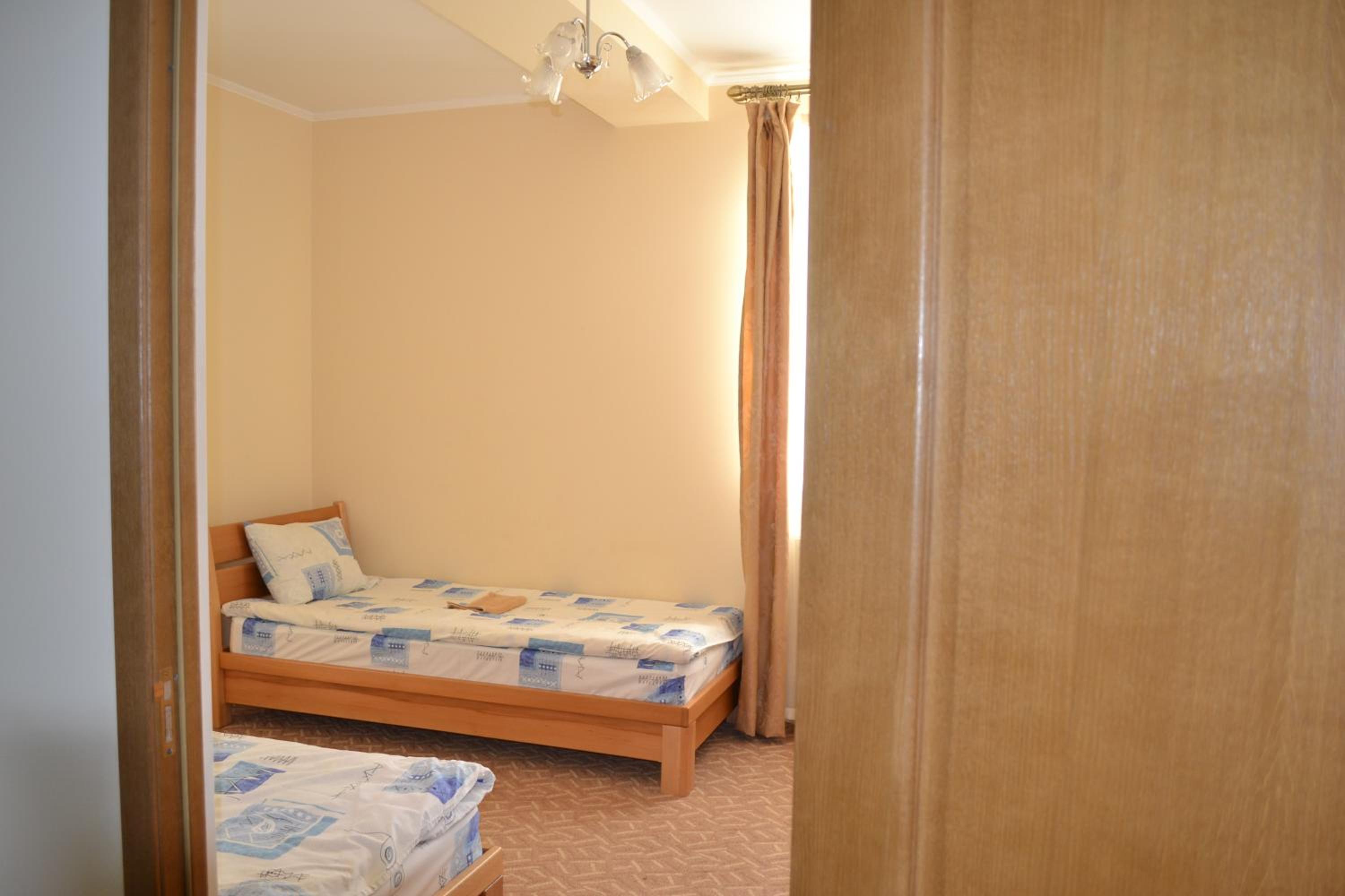 Economy Twin Room photo 1