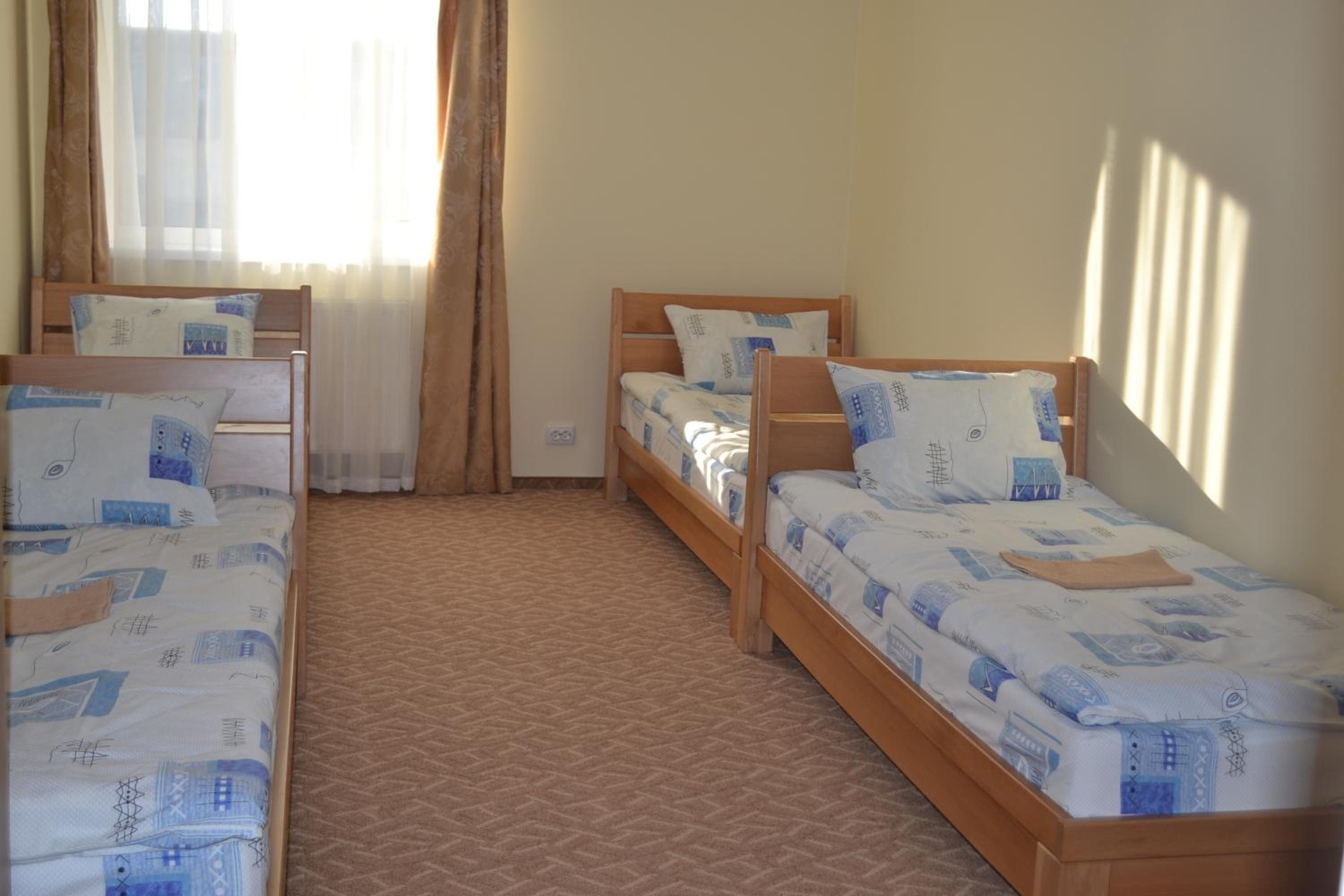 Economy Triple Room photo 1