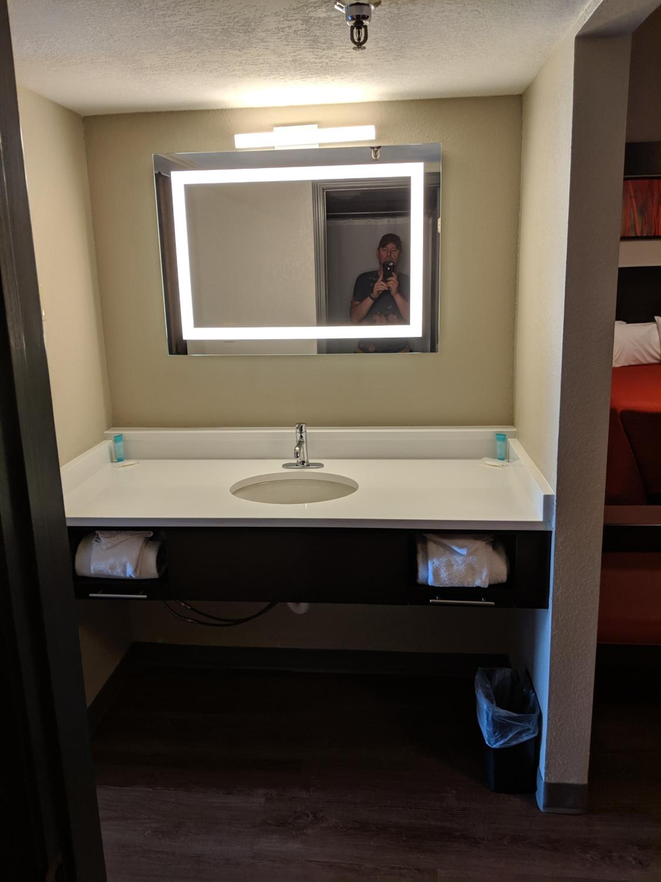 King Suite with Spa Bath photo 2