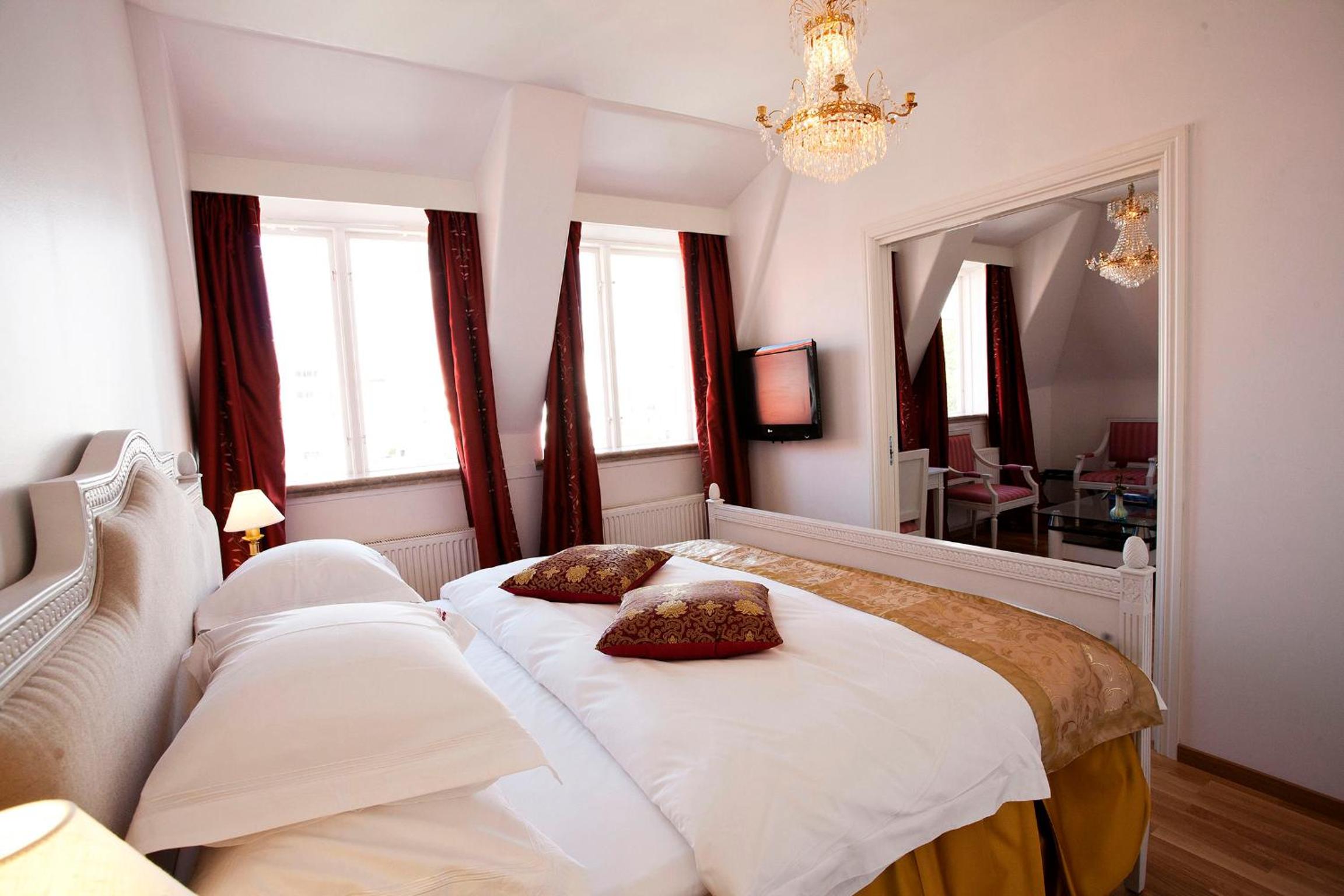 Deluxe Family Room - Photo 1