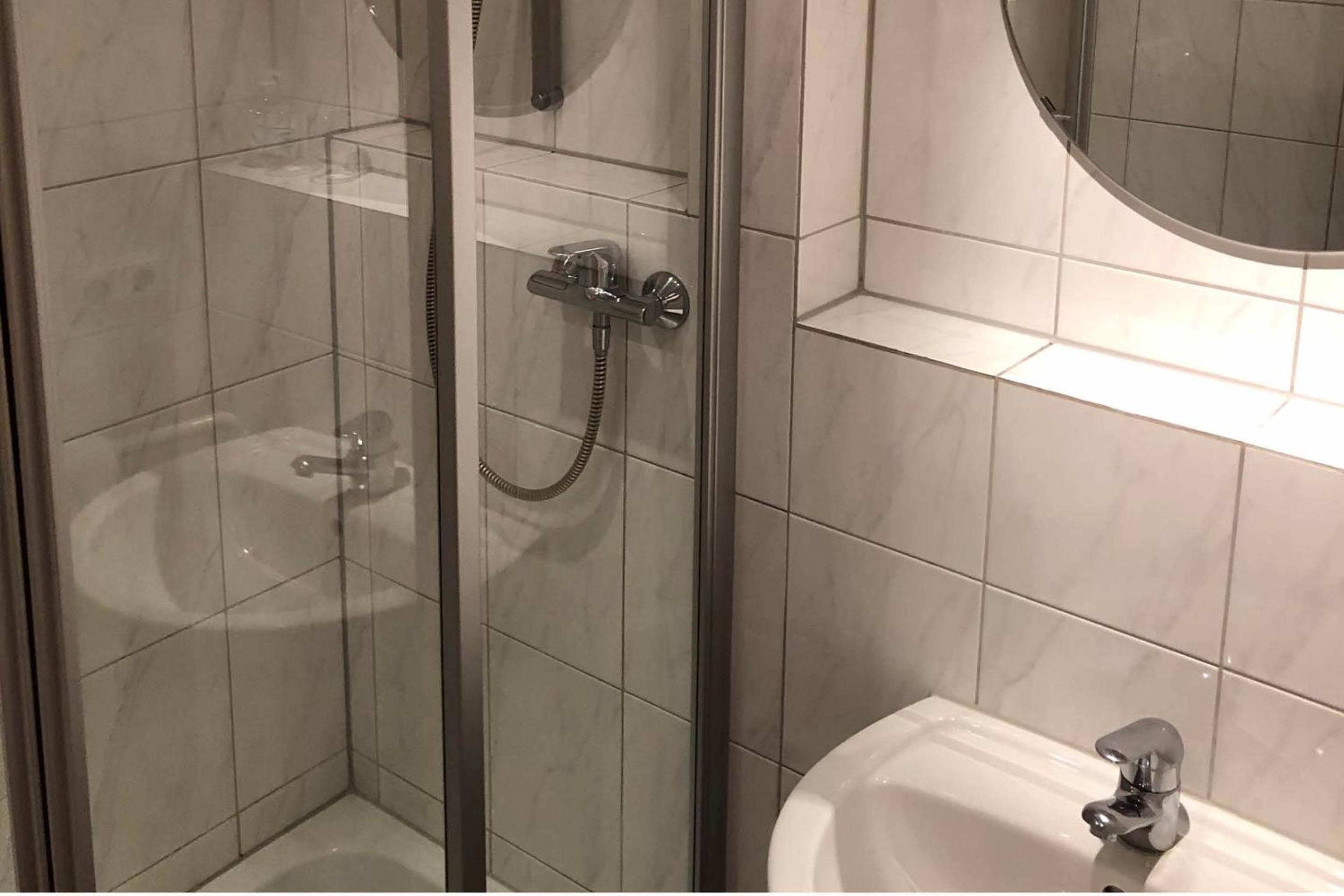 Standard Double Room - Photo 10
