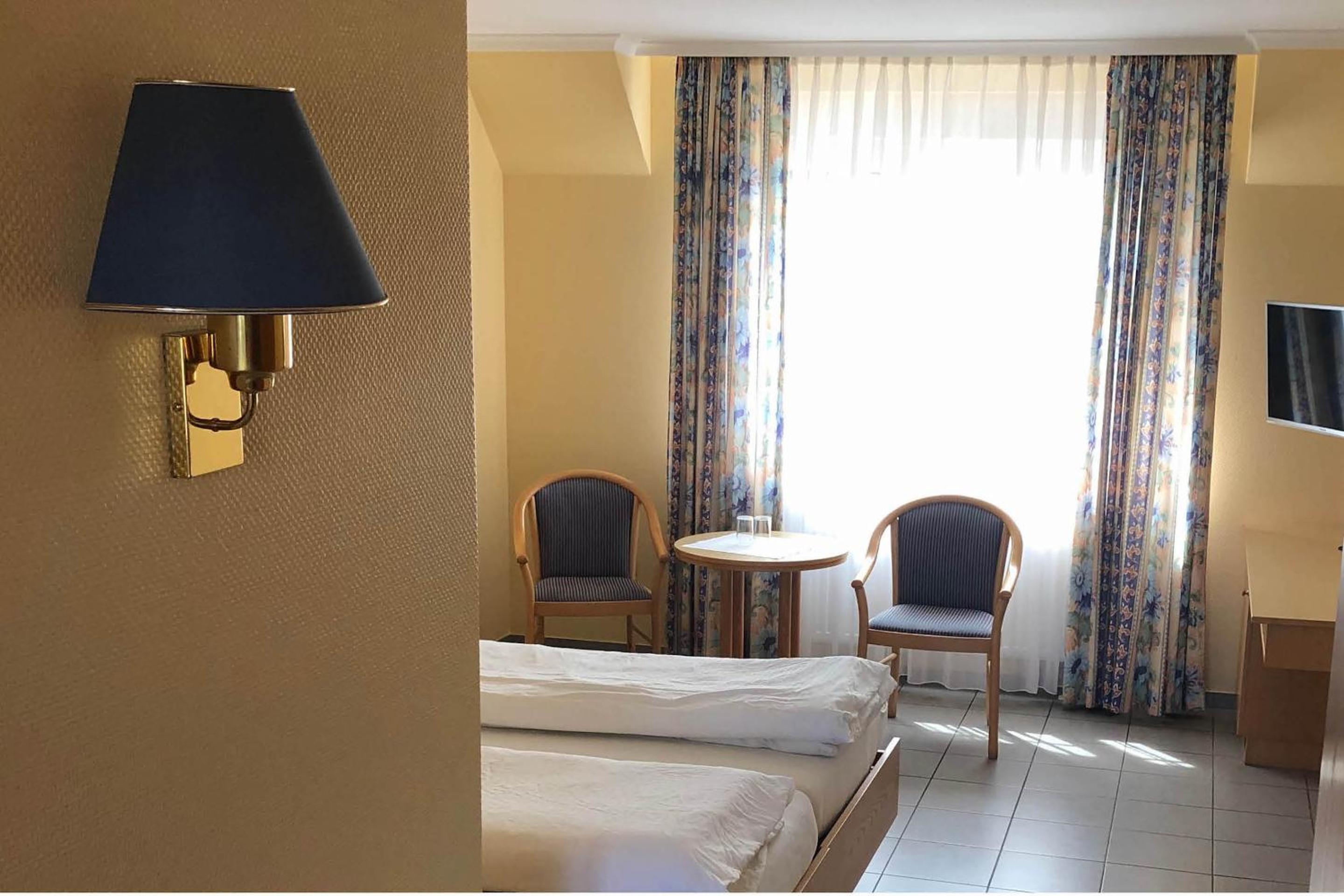 Standard Double Room - Photo 11