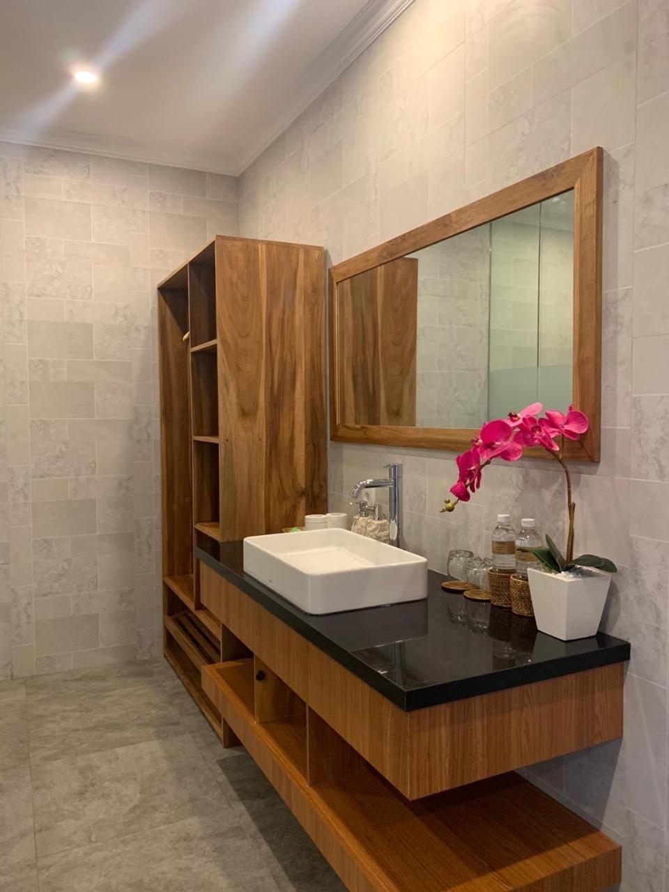 Junior Suite with Private Pool - Photo 33
