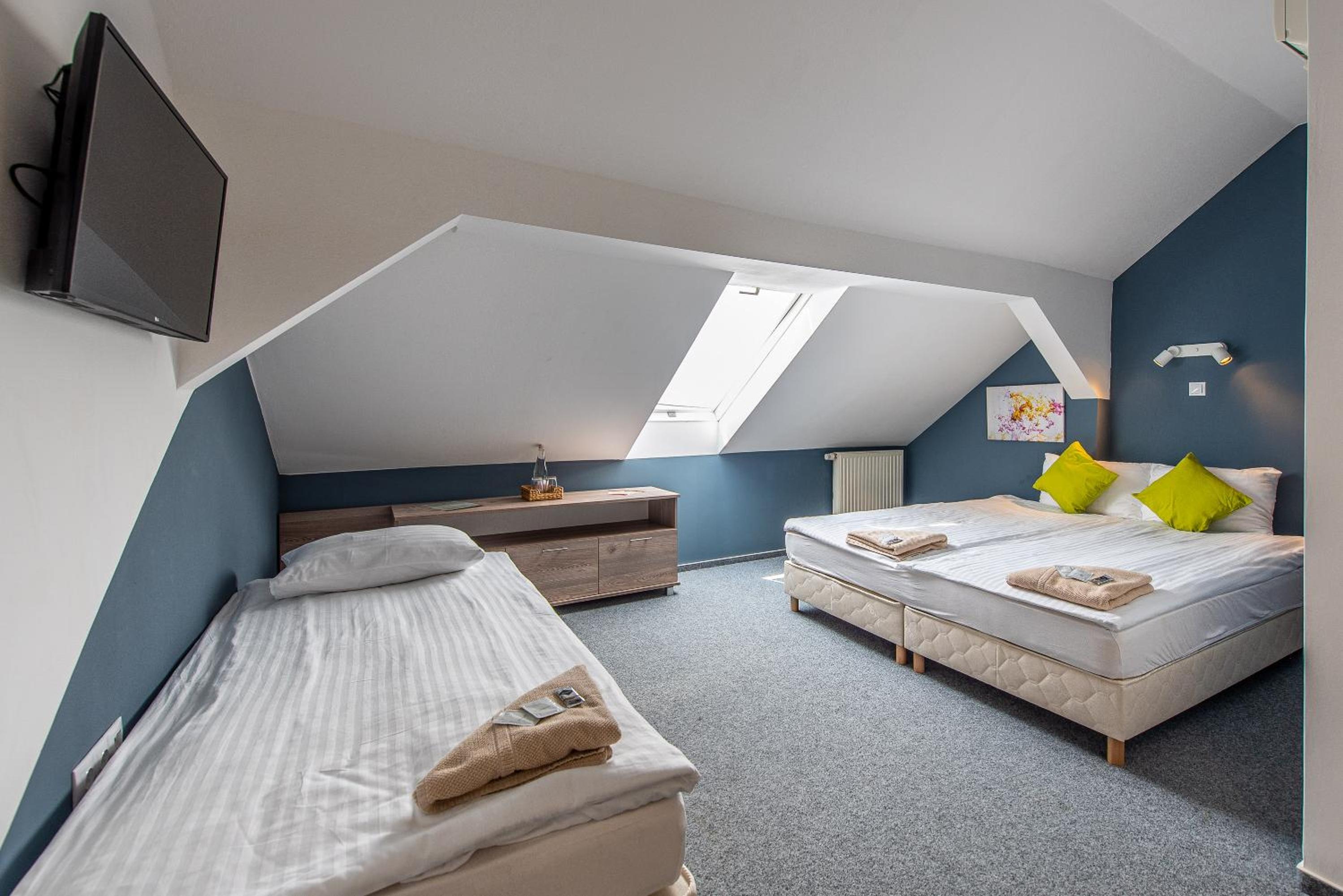 Triple Room with Private Bathroom photo 3