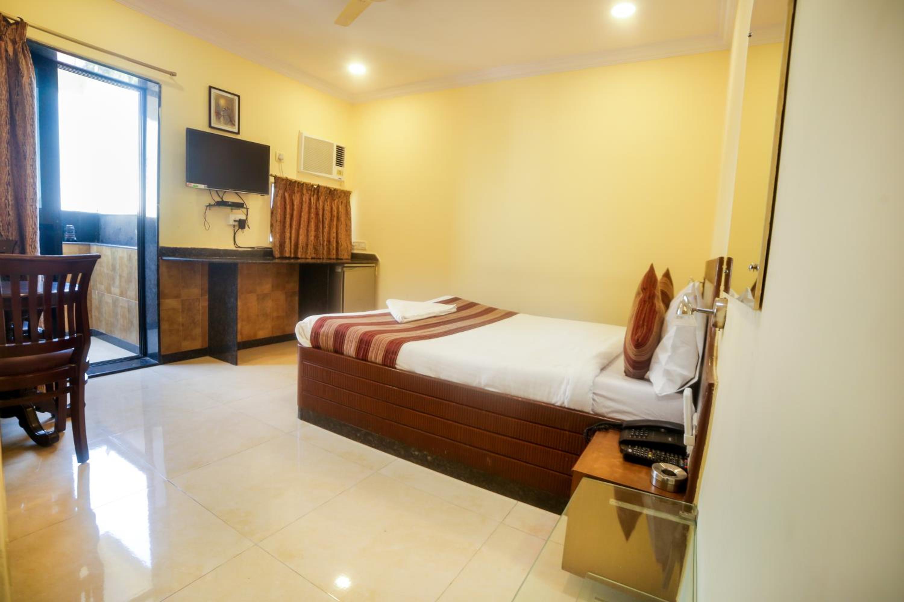 Deluxe Room - Photo 3