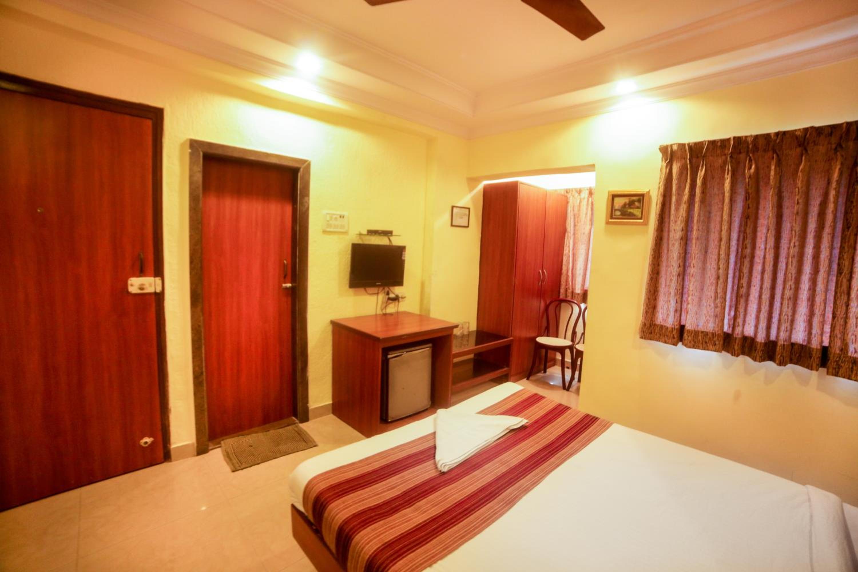 Deluxe Room - Photo 6