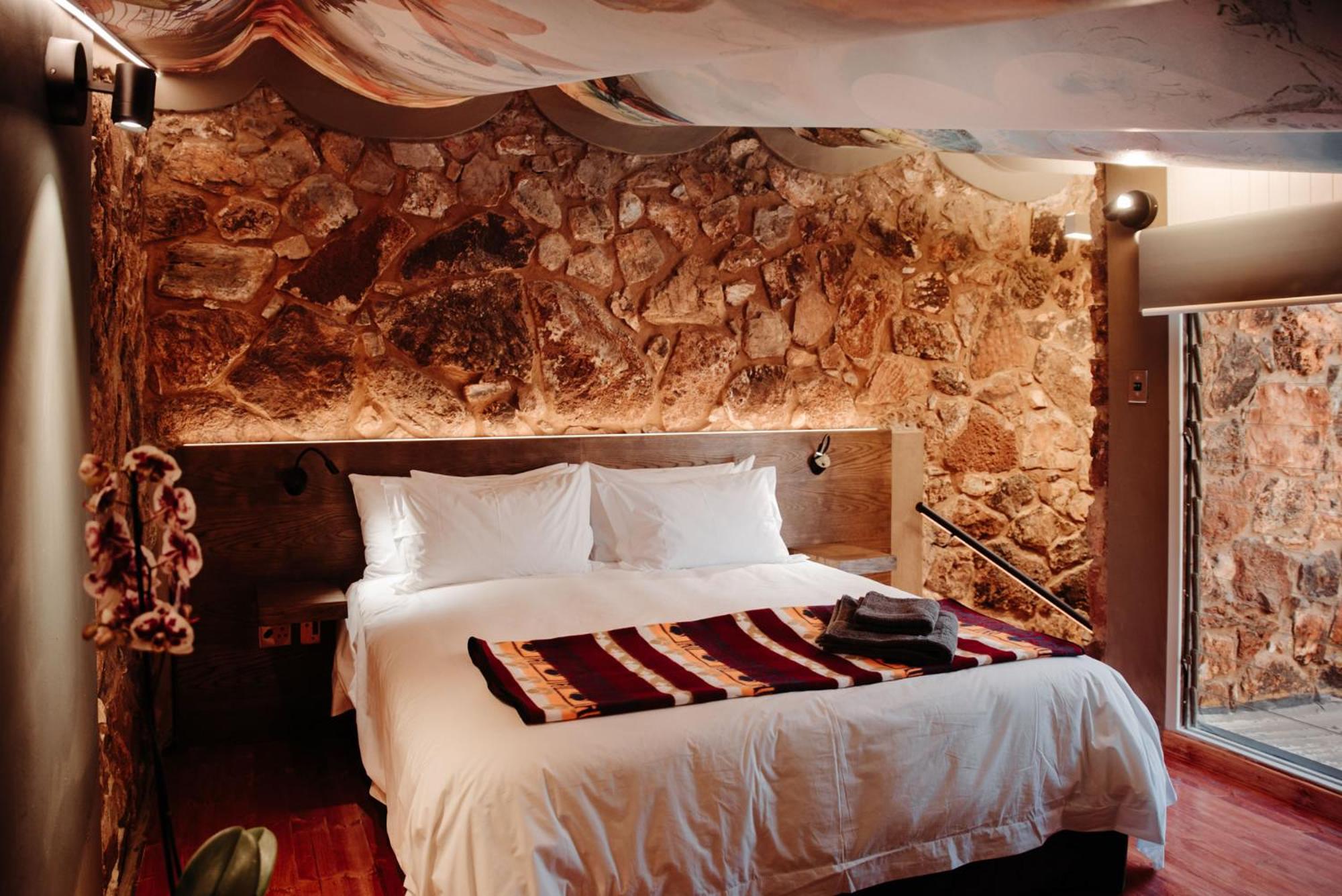Honeymoon Suite - Photo 1