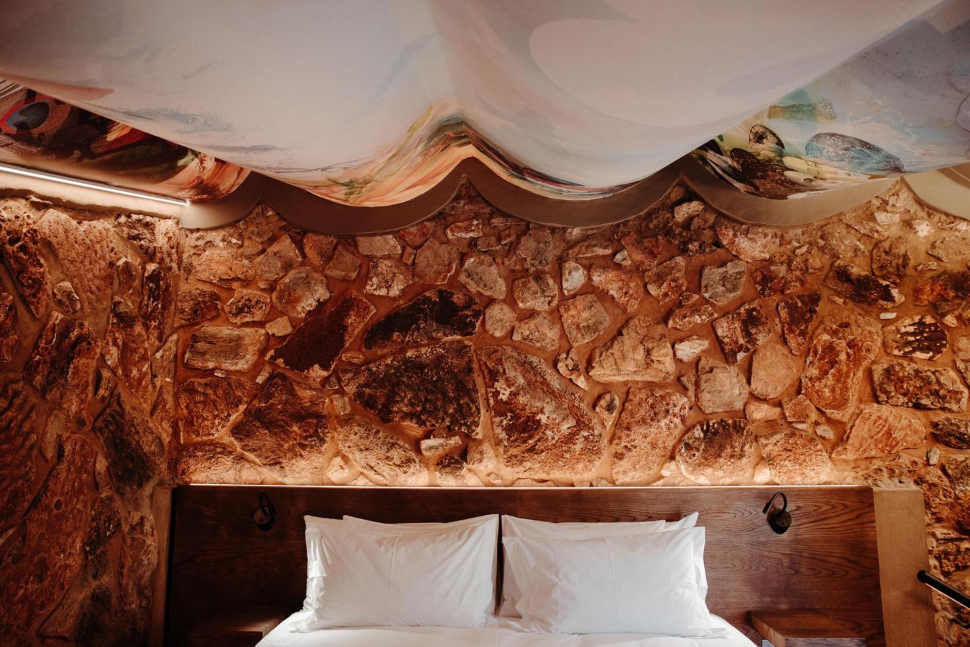 Honeymoon Suite - Photo 33