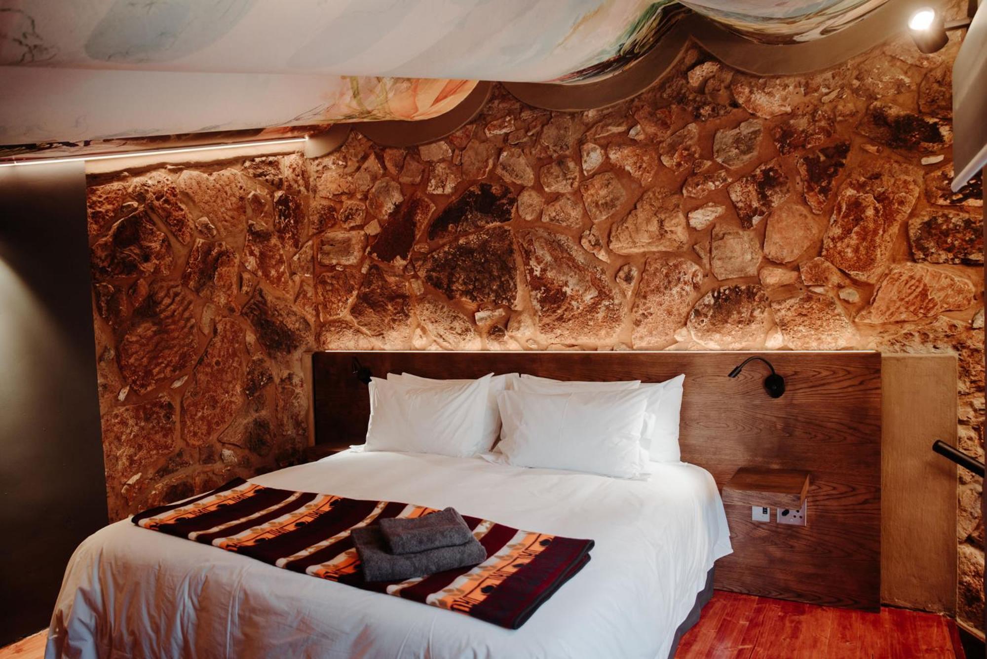 Honeymoon Suite - Photo 34
