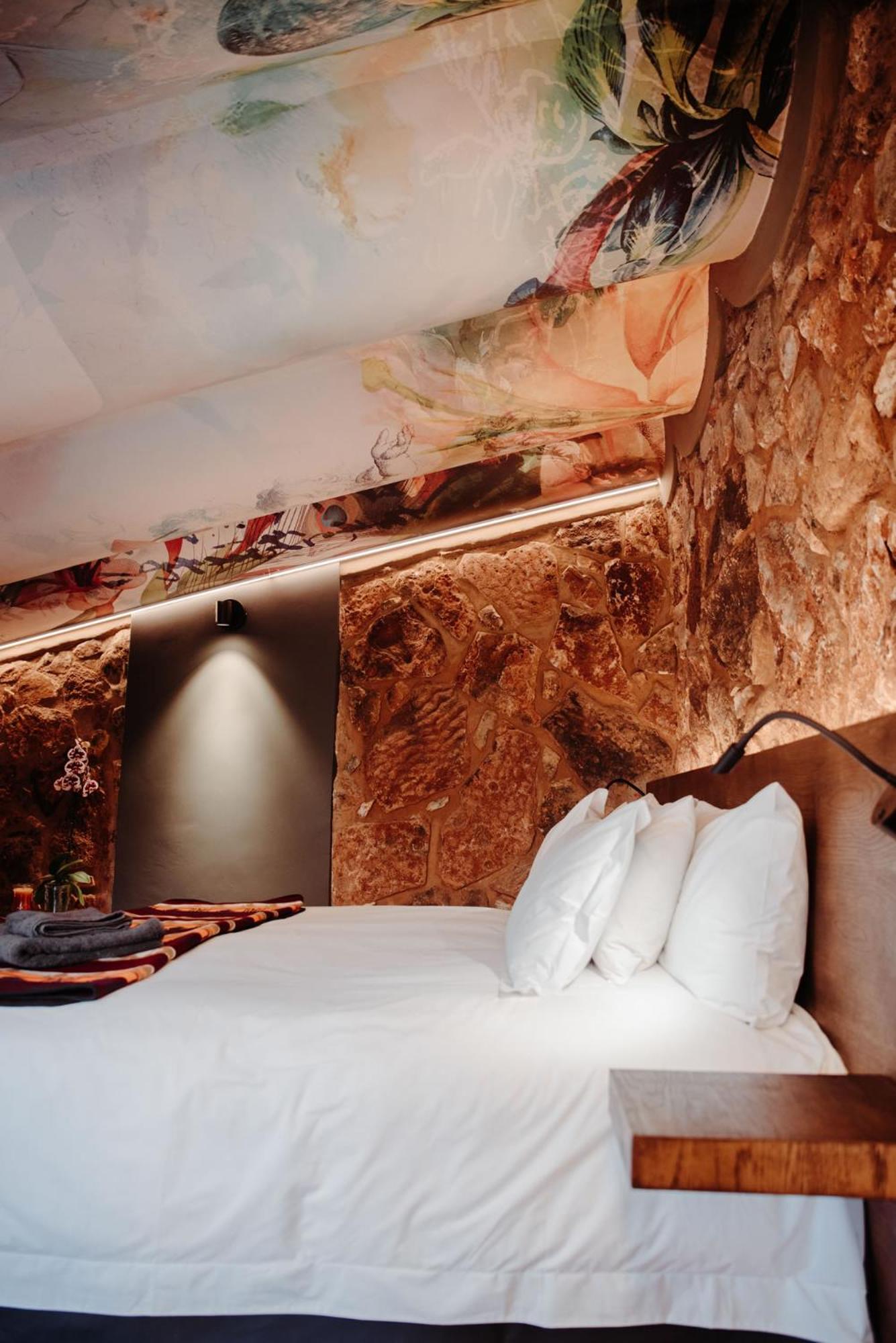 Honeymoon Suite - Photo 26