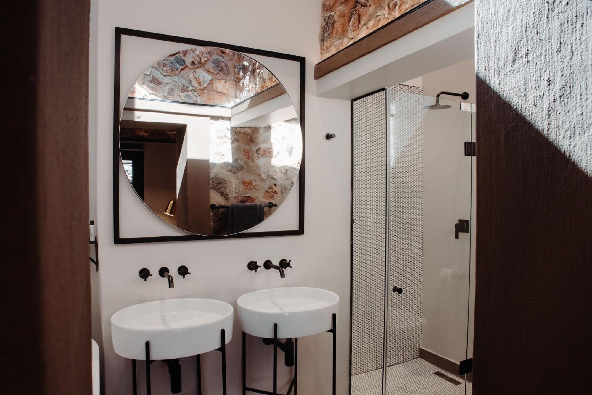Honeymoon Suite - Photo 3