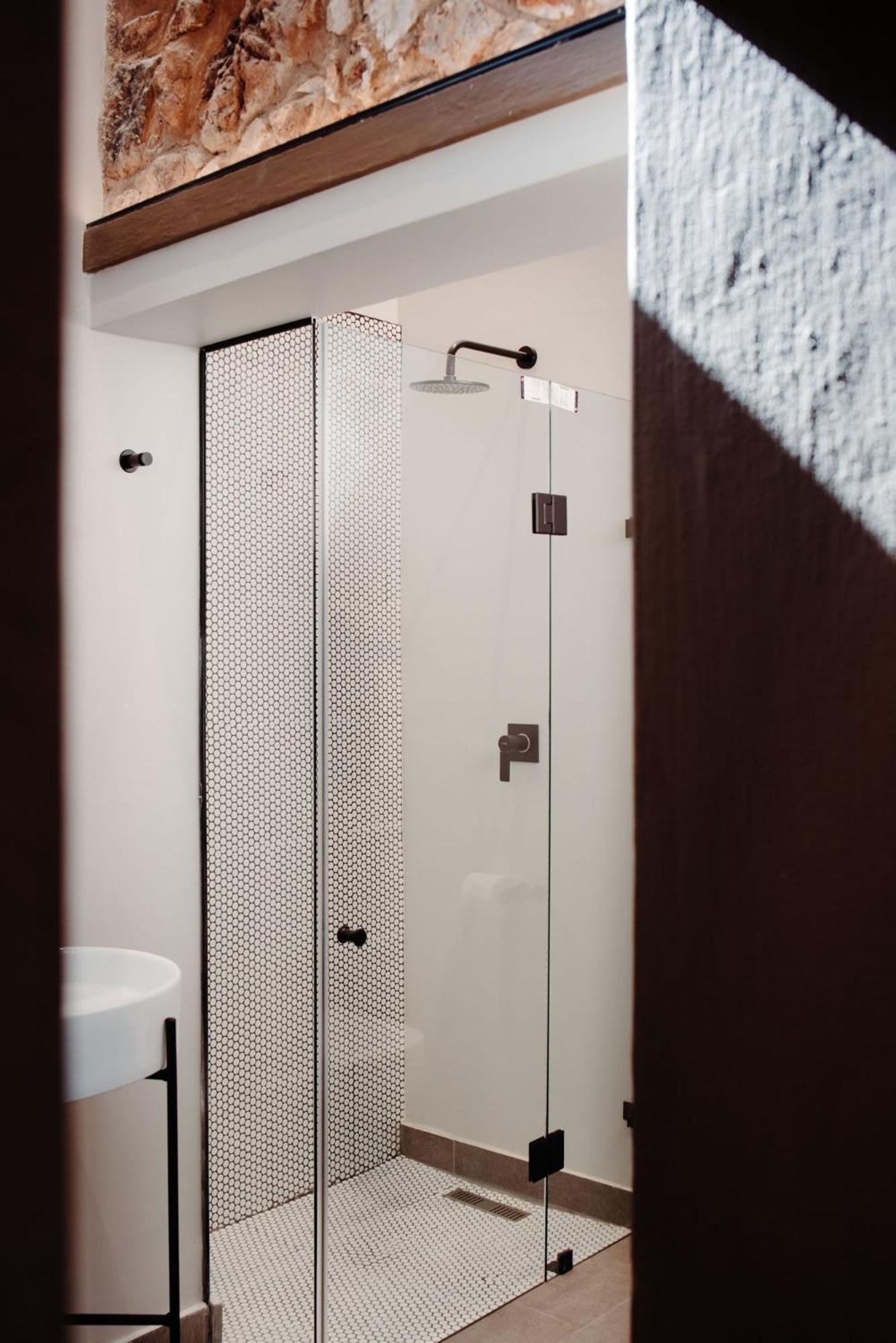 Honeymoon Suite - Photo 12