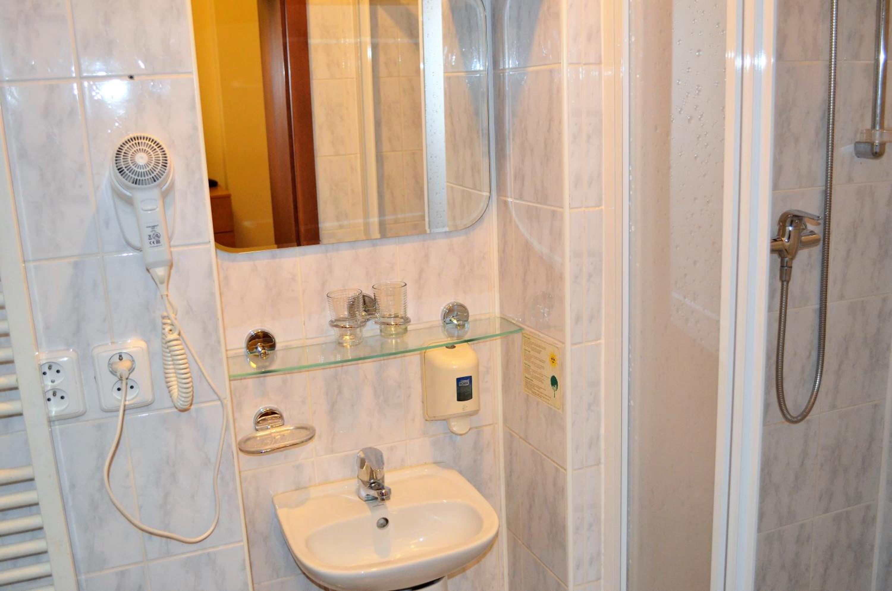 Single Room photo 3