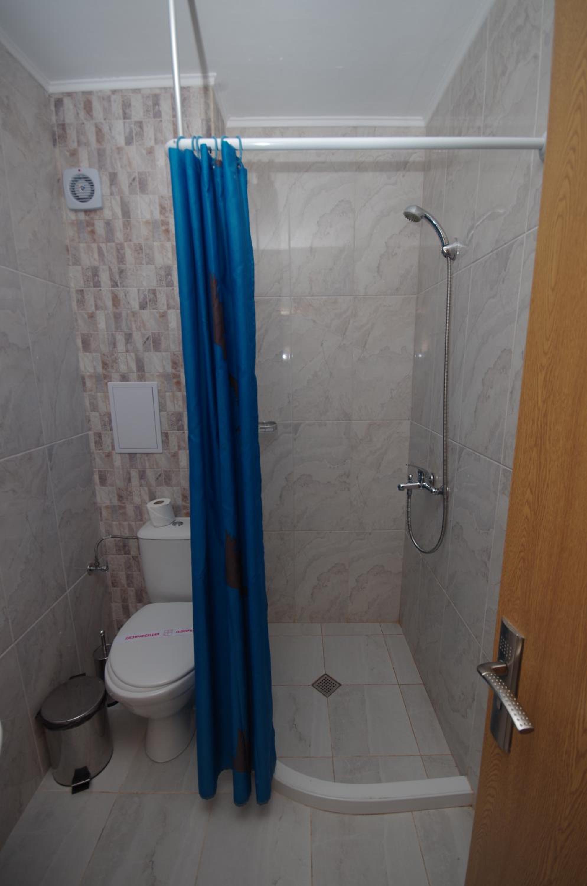 Twin Room (2 Adults + 1 Child) photo 2