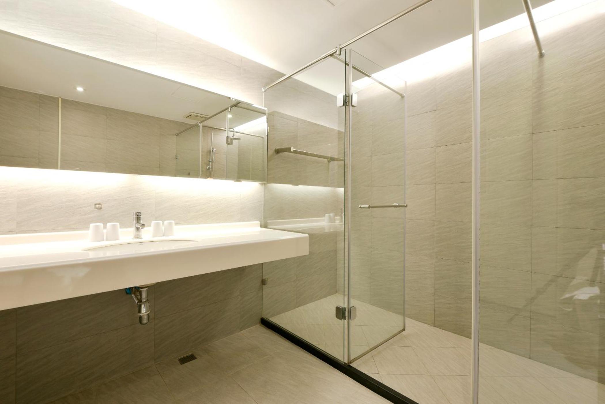 Standard Double Room - Photo 8