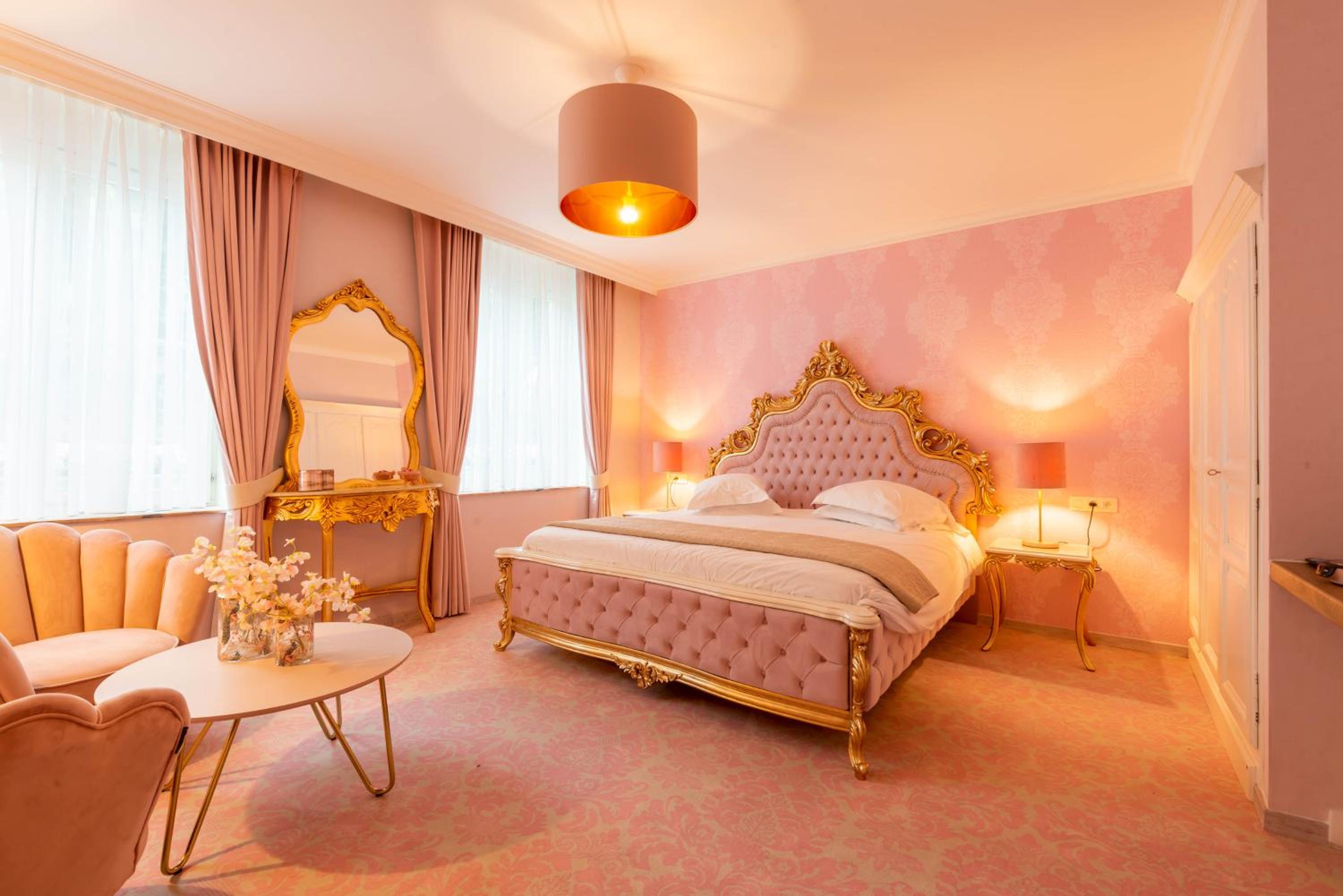 Pink Suite - Photo 1