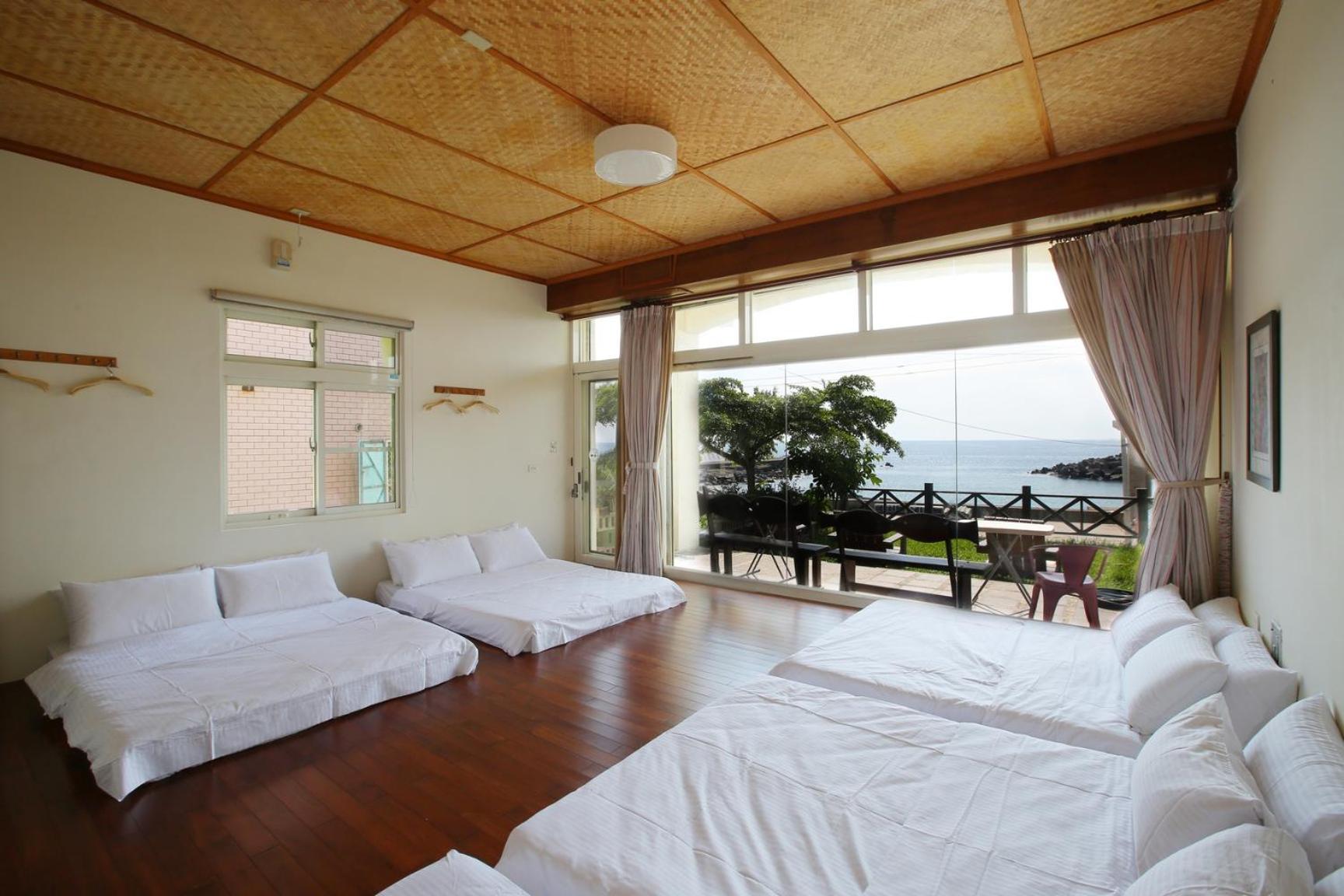 Family Room with Sea View photo 3