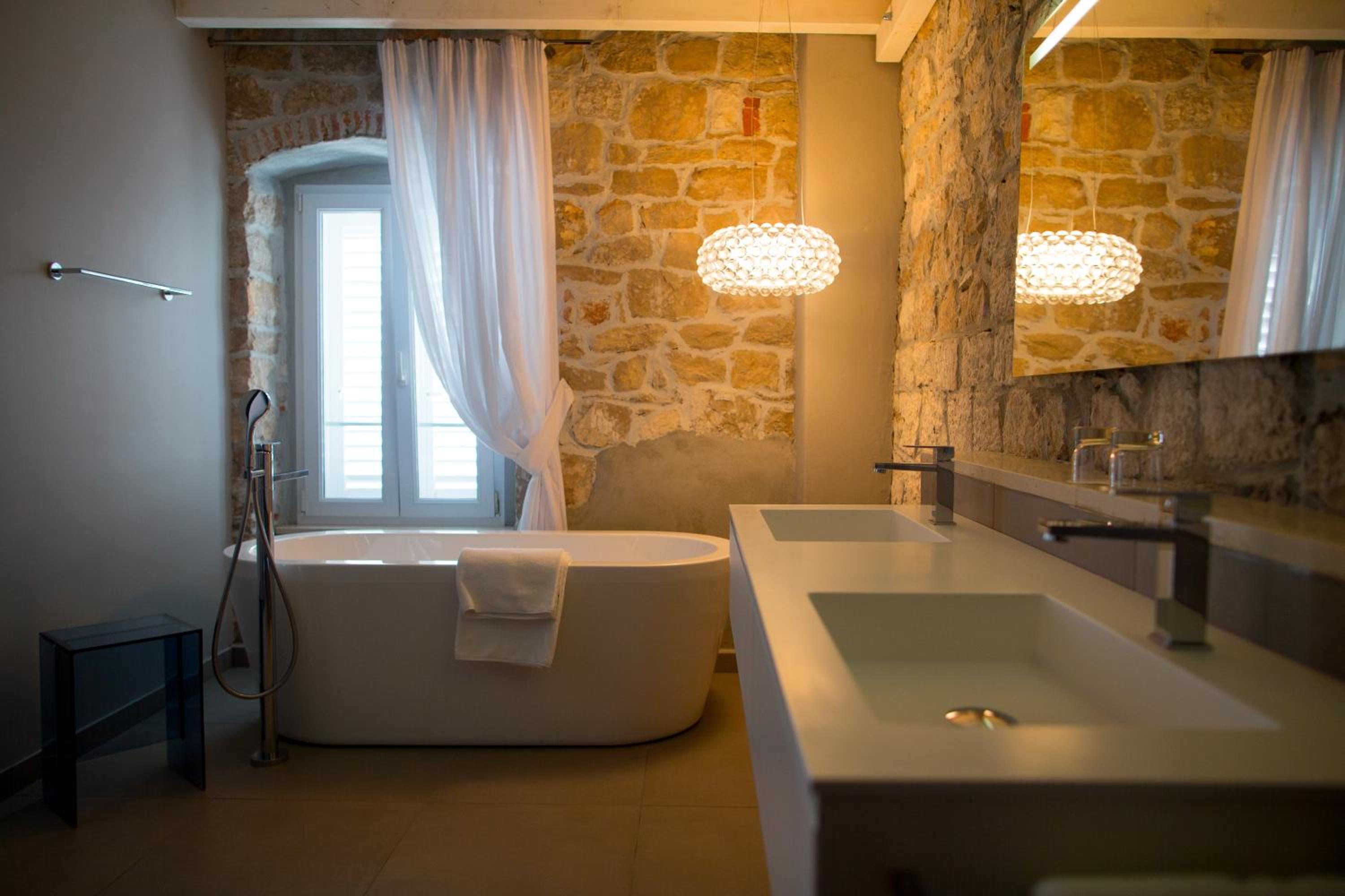 Luxury Harbor Suite photo 3