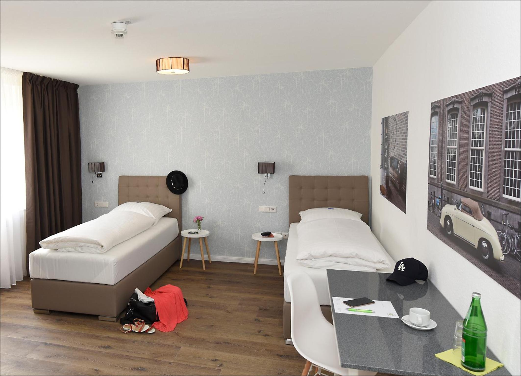Twin Room - Photo 3