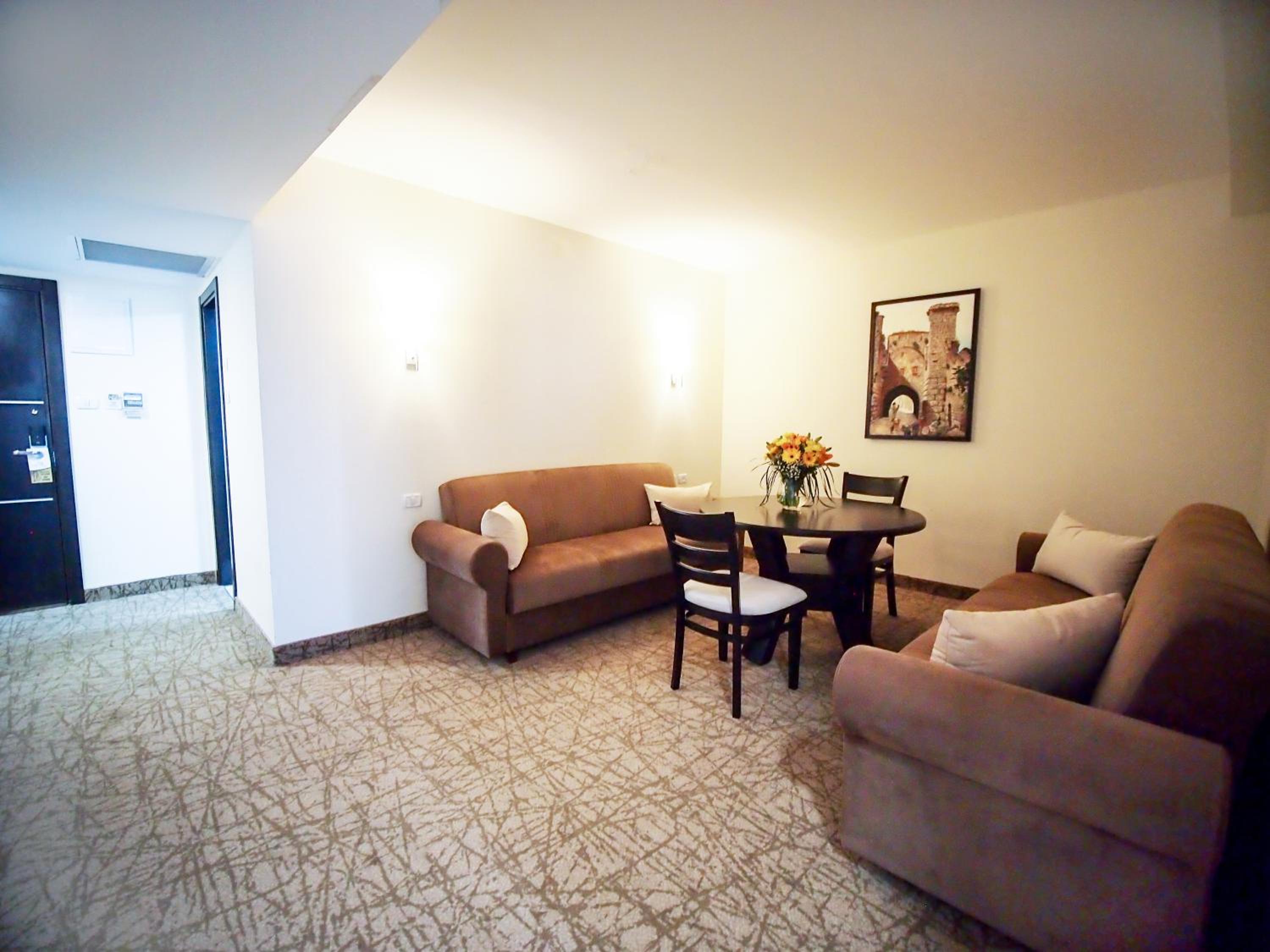 Suite - Photo 6