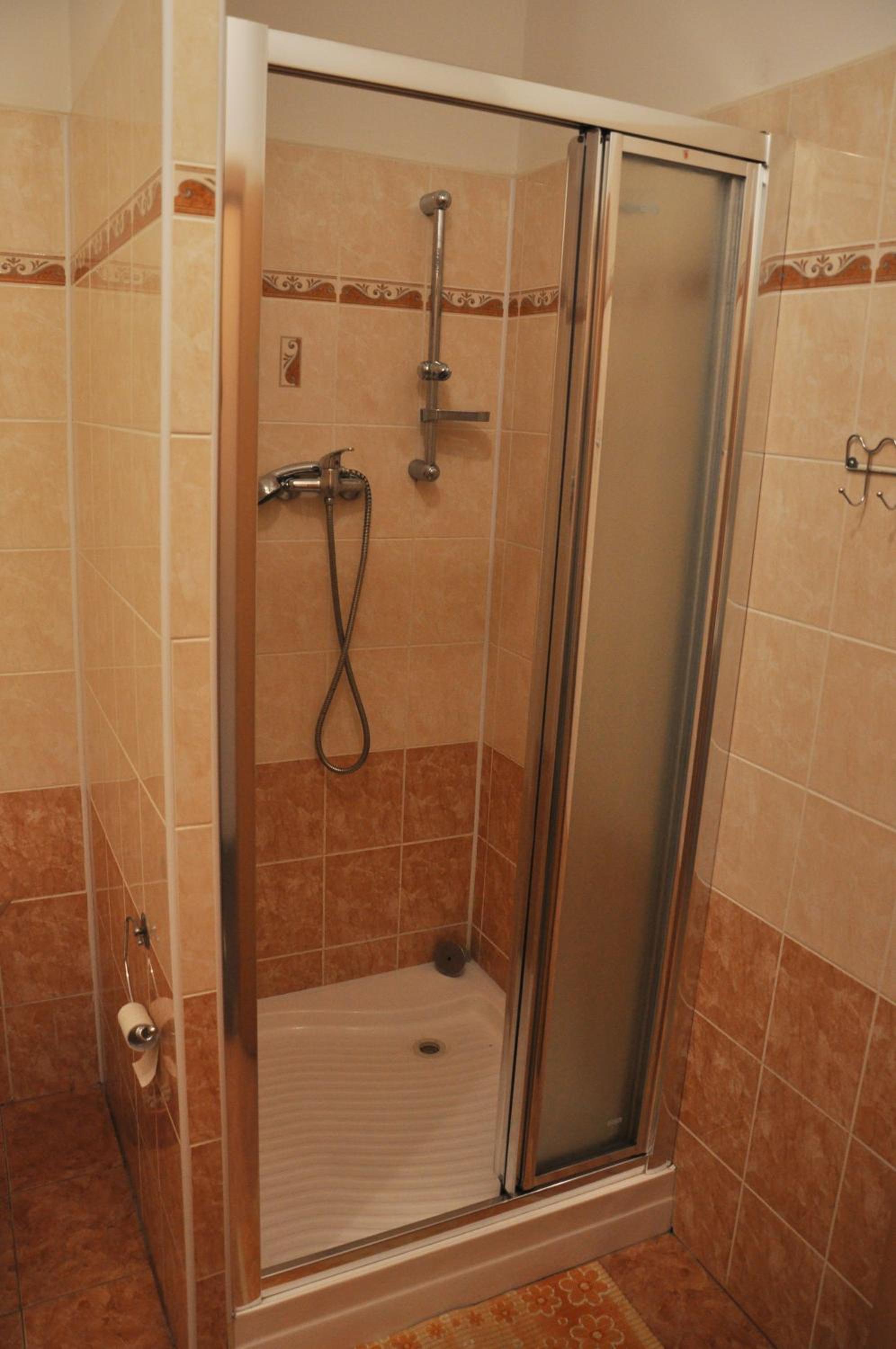 Quadruple Room with Private External Bathroom - Photo 5