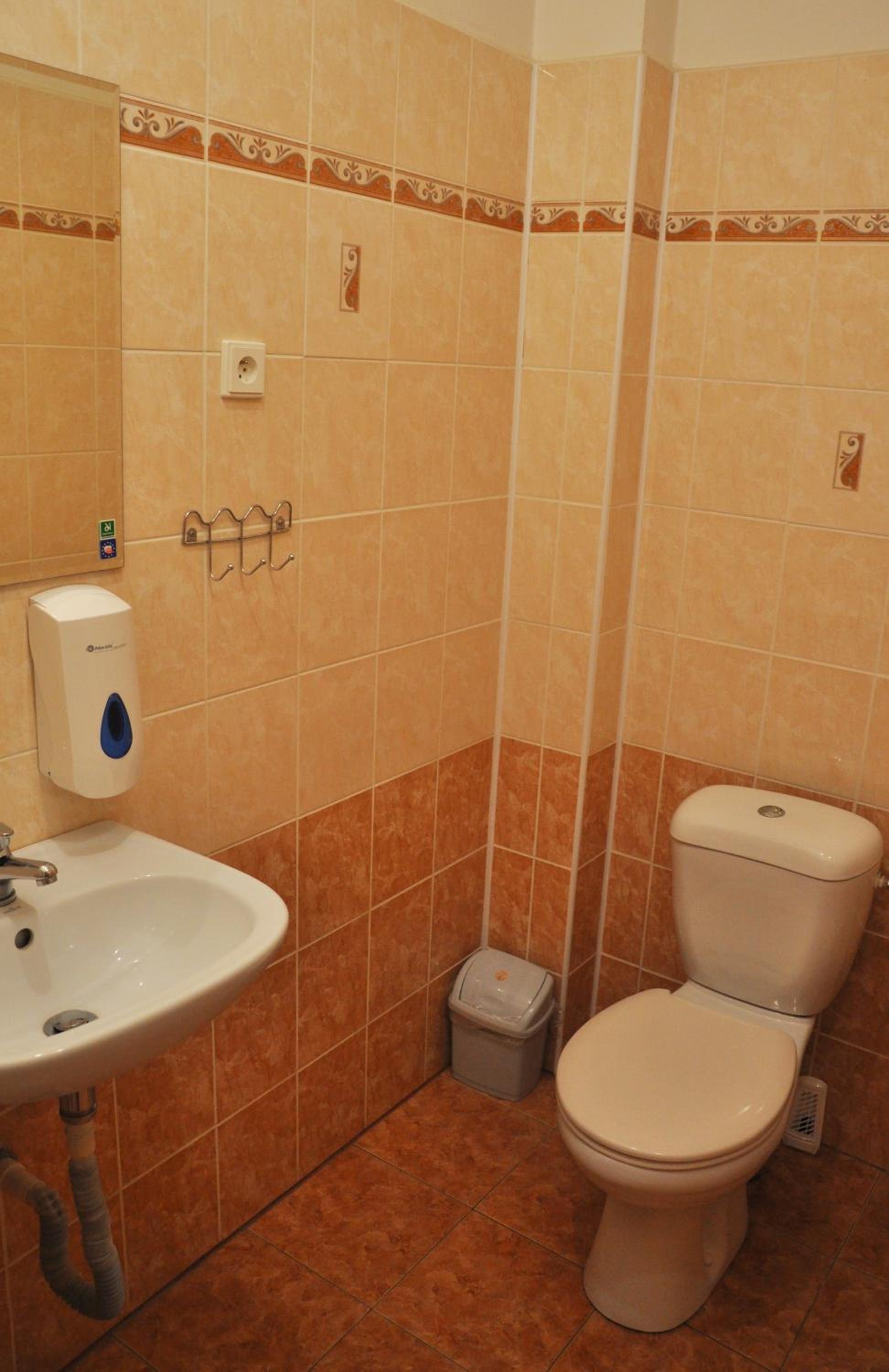 Quadruple Room with Private External Bathroom - Photo 4