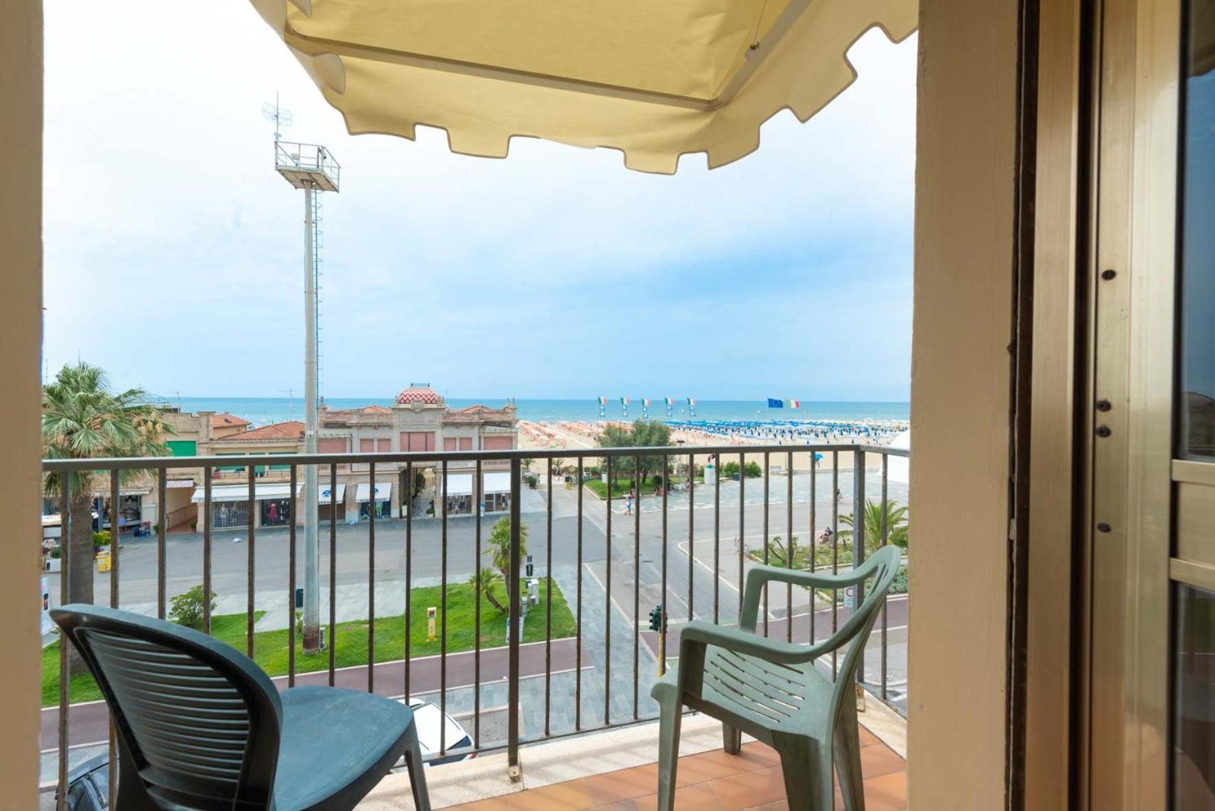 Double Room with Balcony and Sea View photo 3