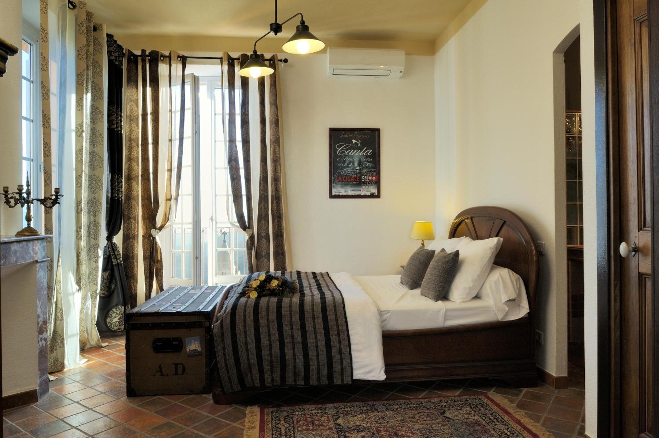 Suite with City View photo 3