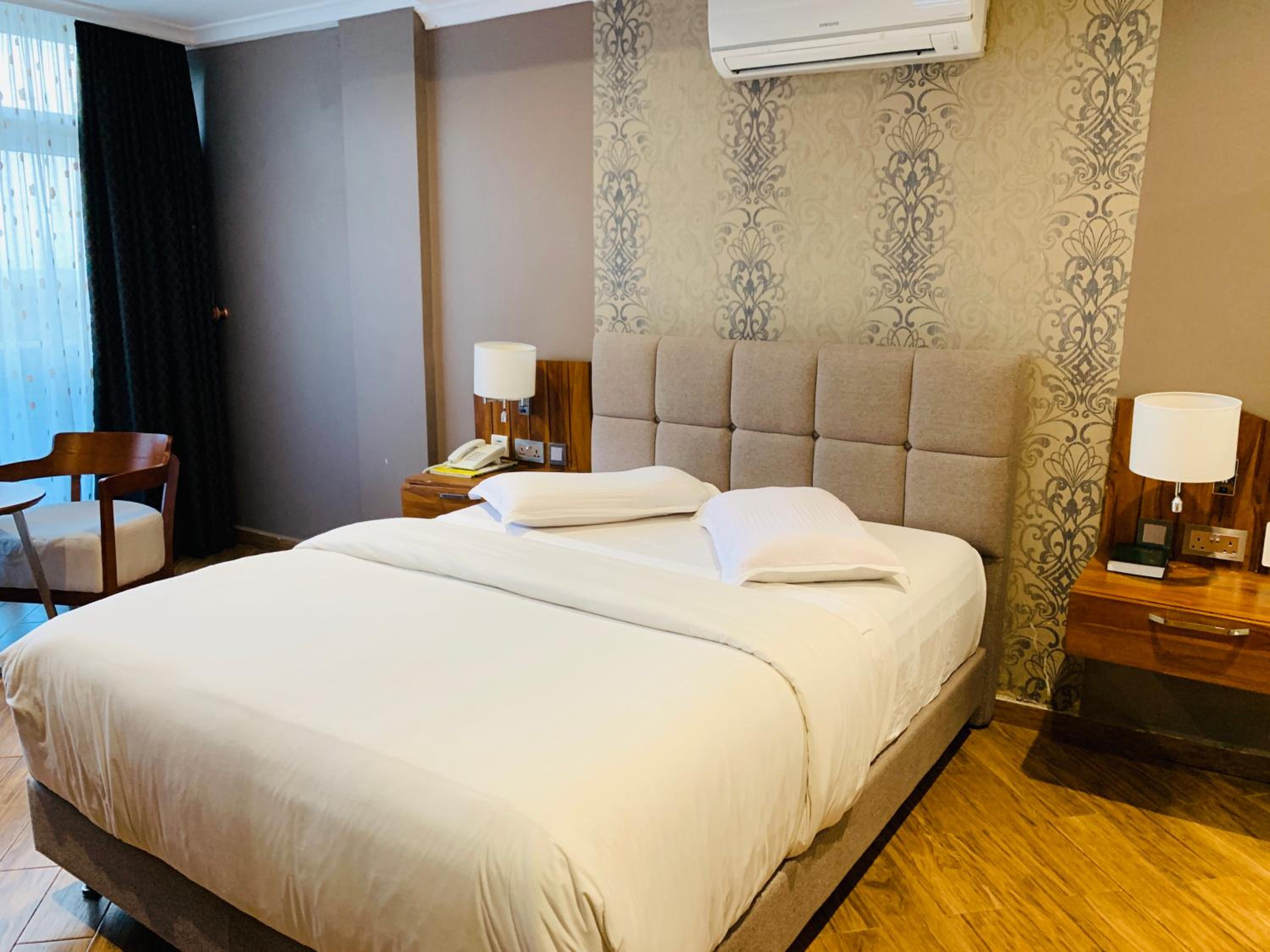 Deluxe Room - Photo 6