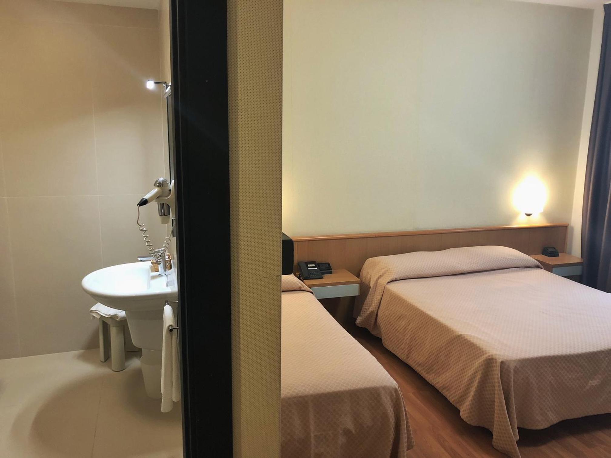 Double or Twin Room - Photo 1