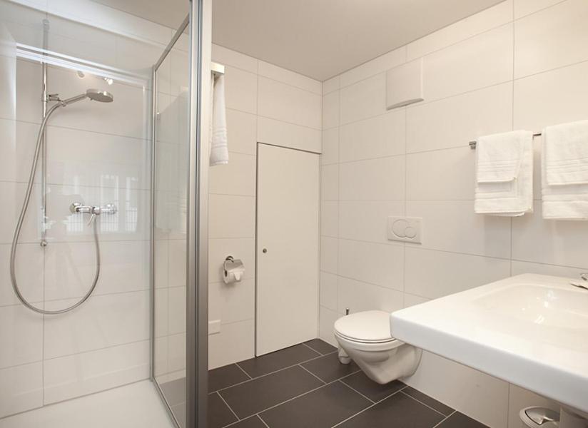 Double Room with Private Bathroom - Photo 2