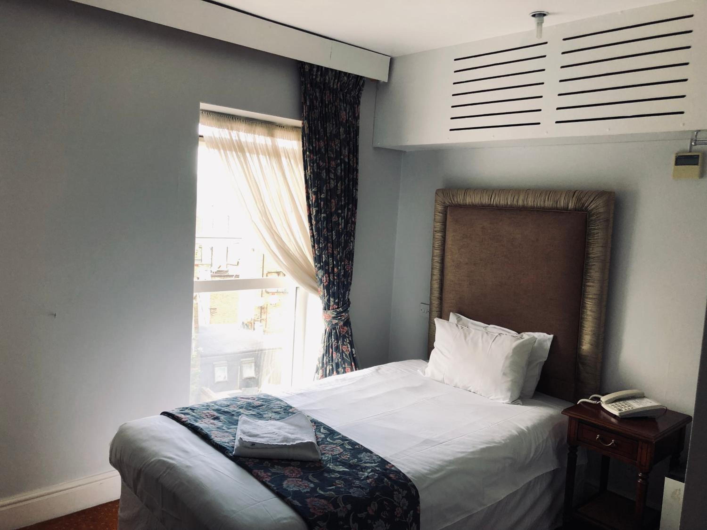 Standard Single Room photo 2