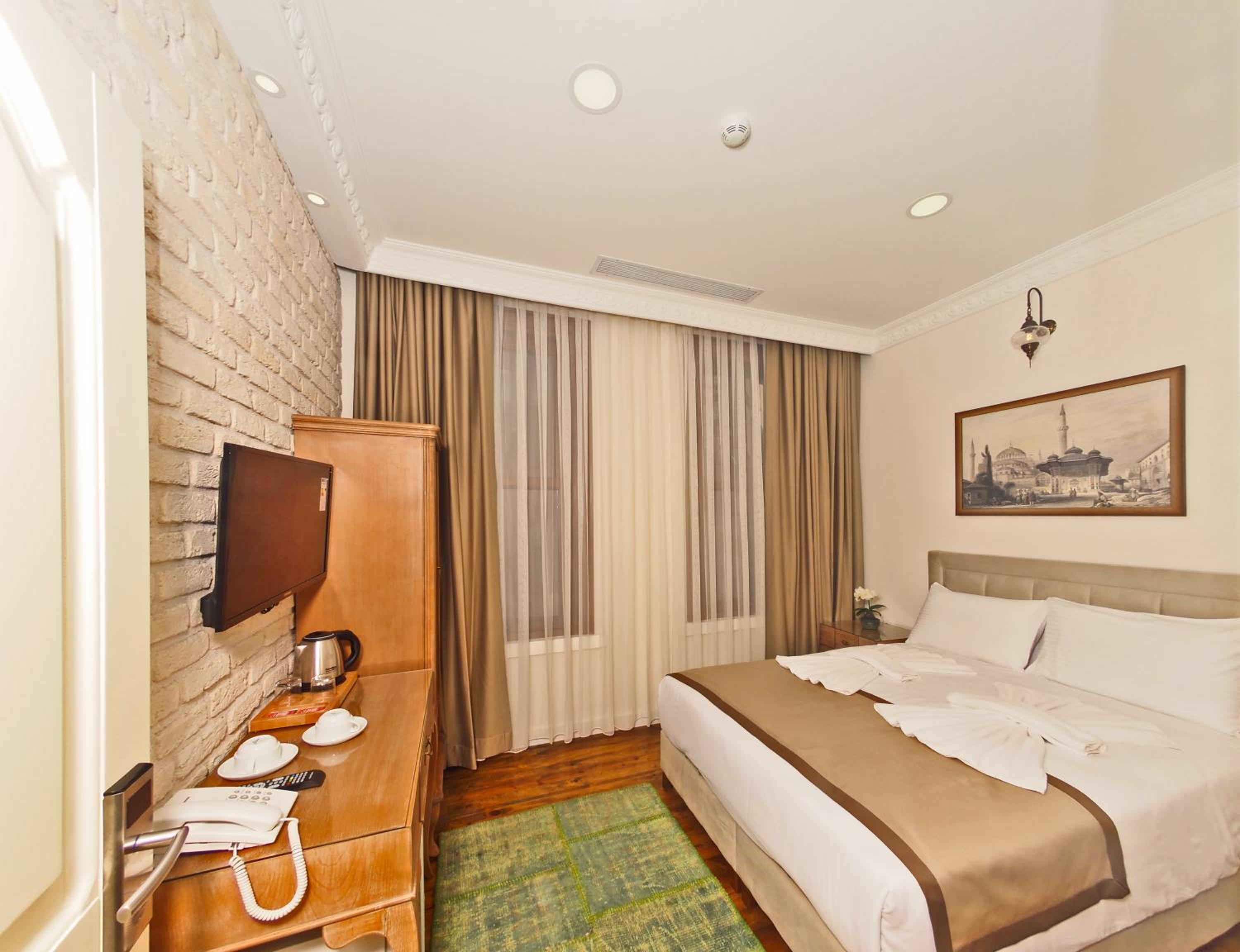 Economy Double Room photo 2