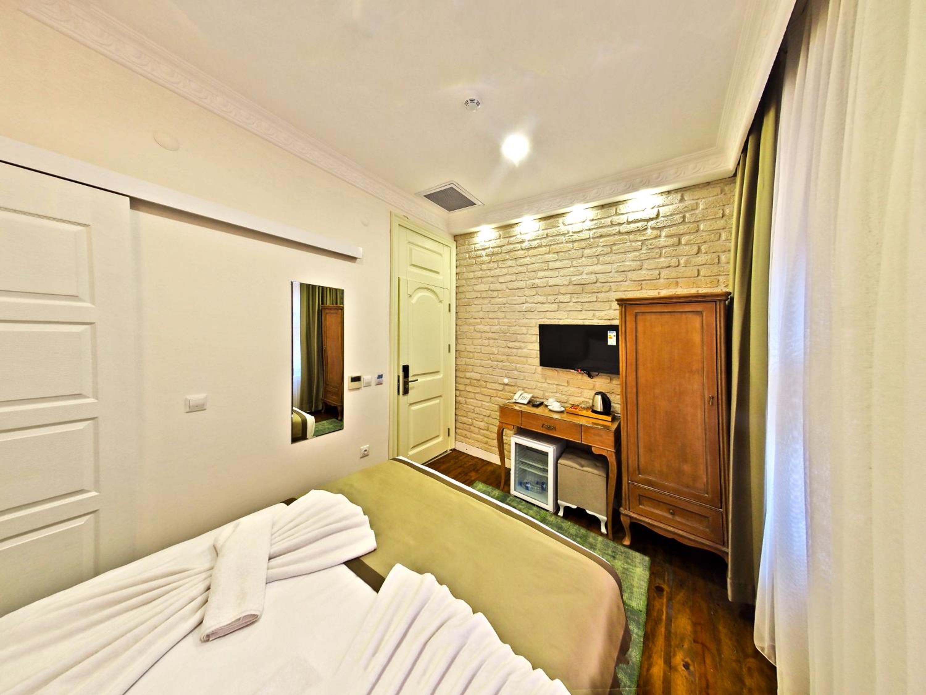 Economy Double Room photo 3