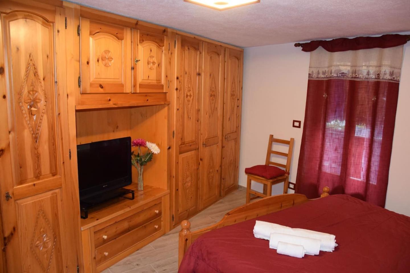 One-Bedroom Apartment - Photo 5
