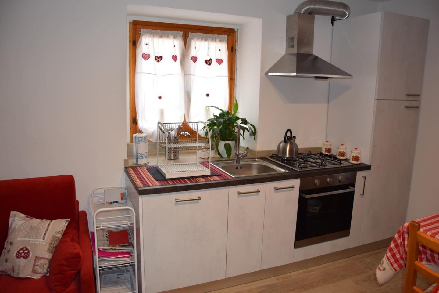 One-Bedroom Apartment - Photo 9