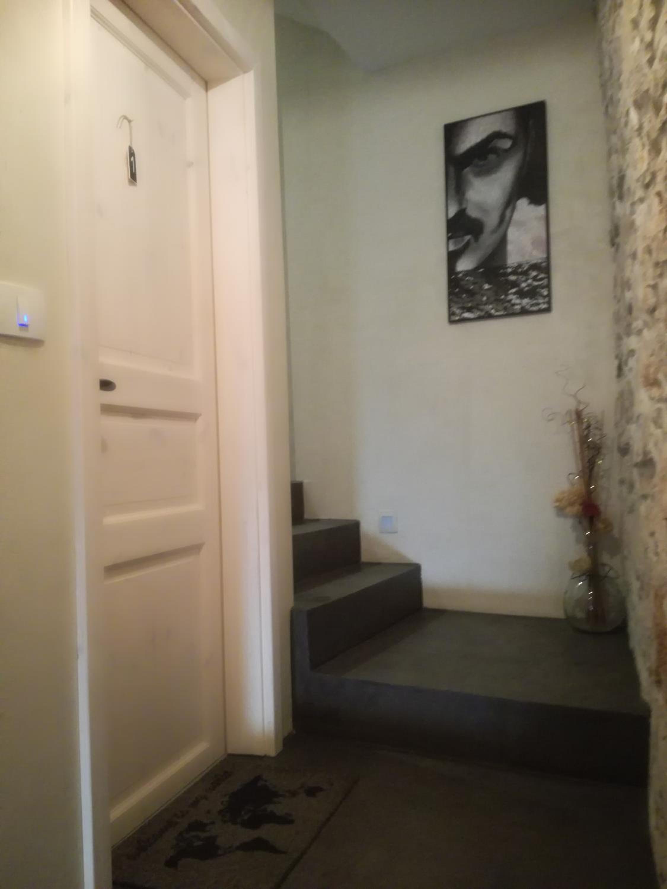 Studio Apartment - Photo 3
